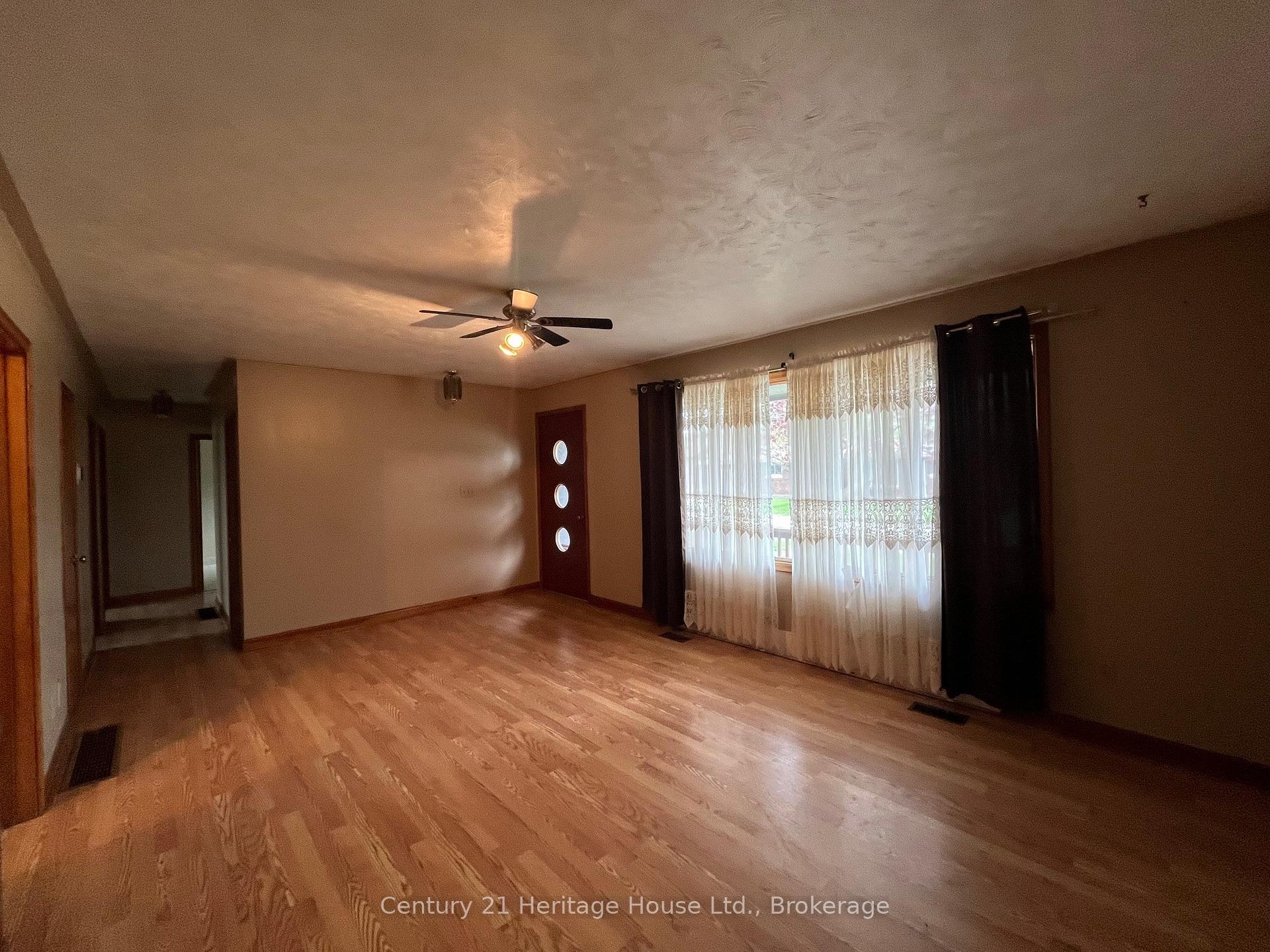 Photo 14 of 468 Countess Street S, West Grey — HOMEH