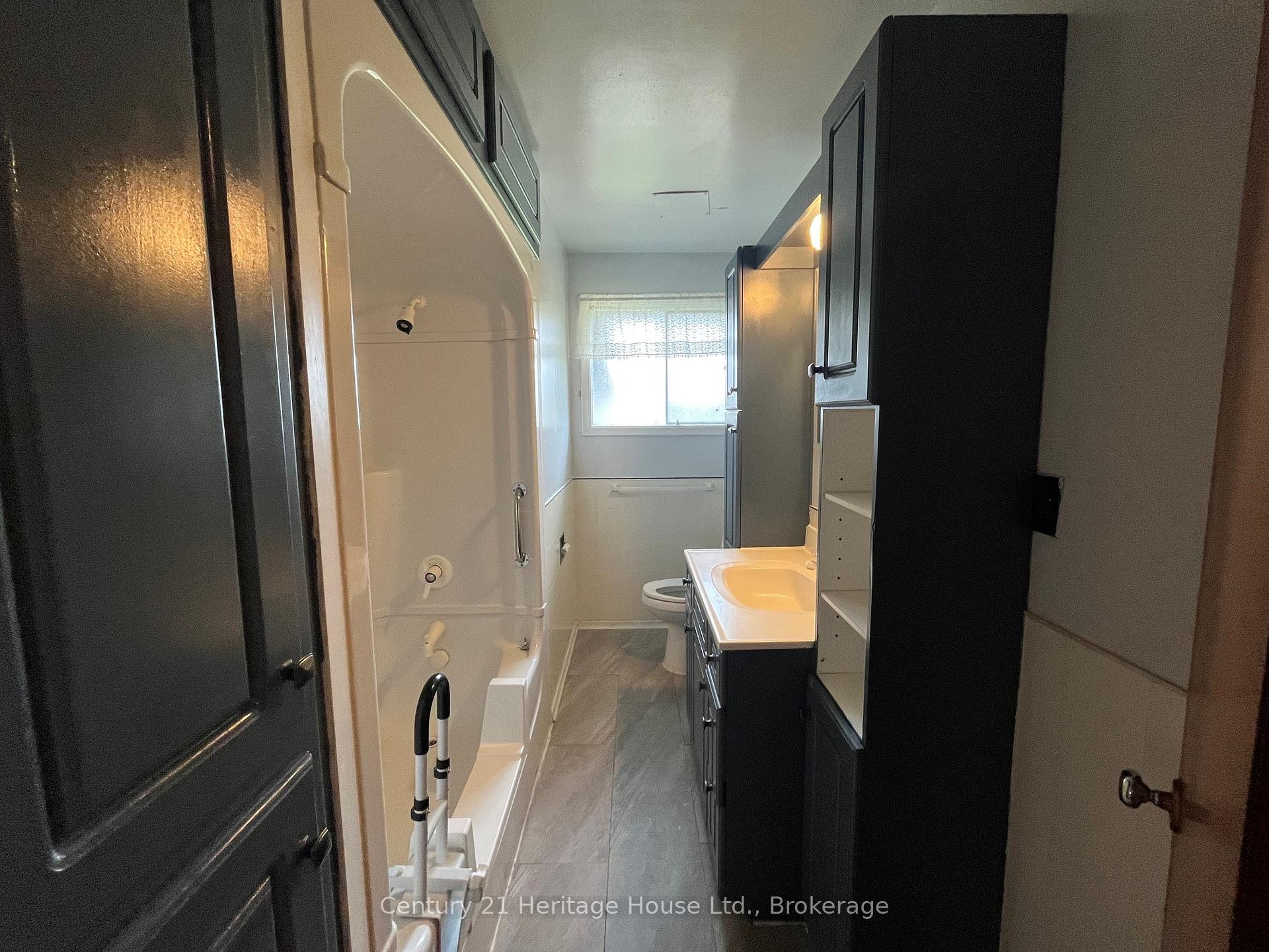 Photo 15 of 468 Countess Street S, West Grey — HOMEH
