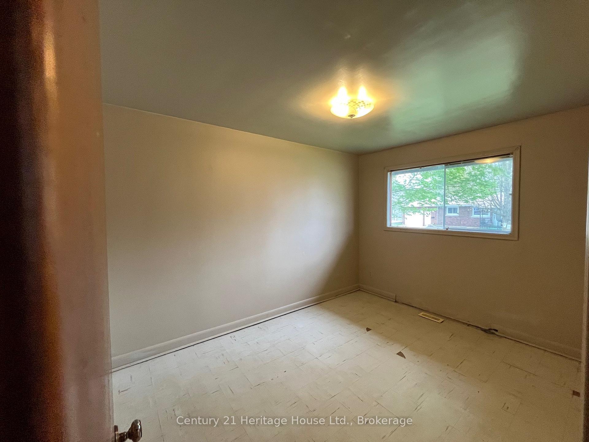 Photo 16 of 468 Countess Street S, West Grey — HOMEH