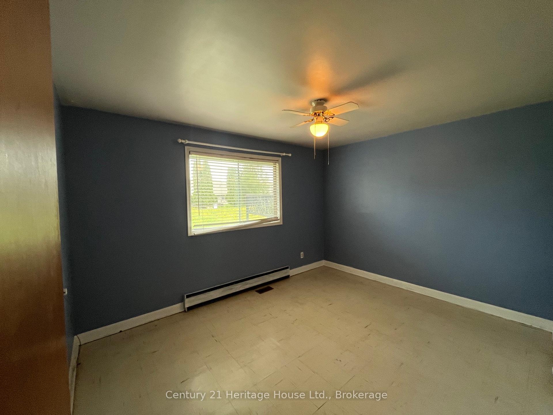 Photo 17 of 468 Countess Street S, West Grey — HOMEH