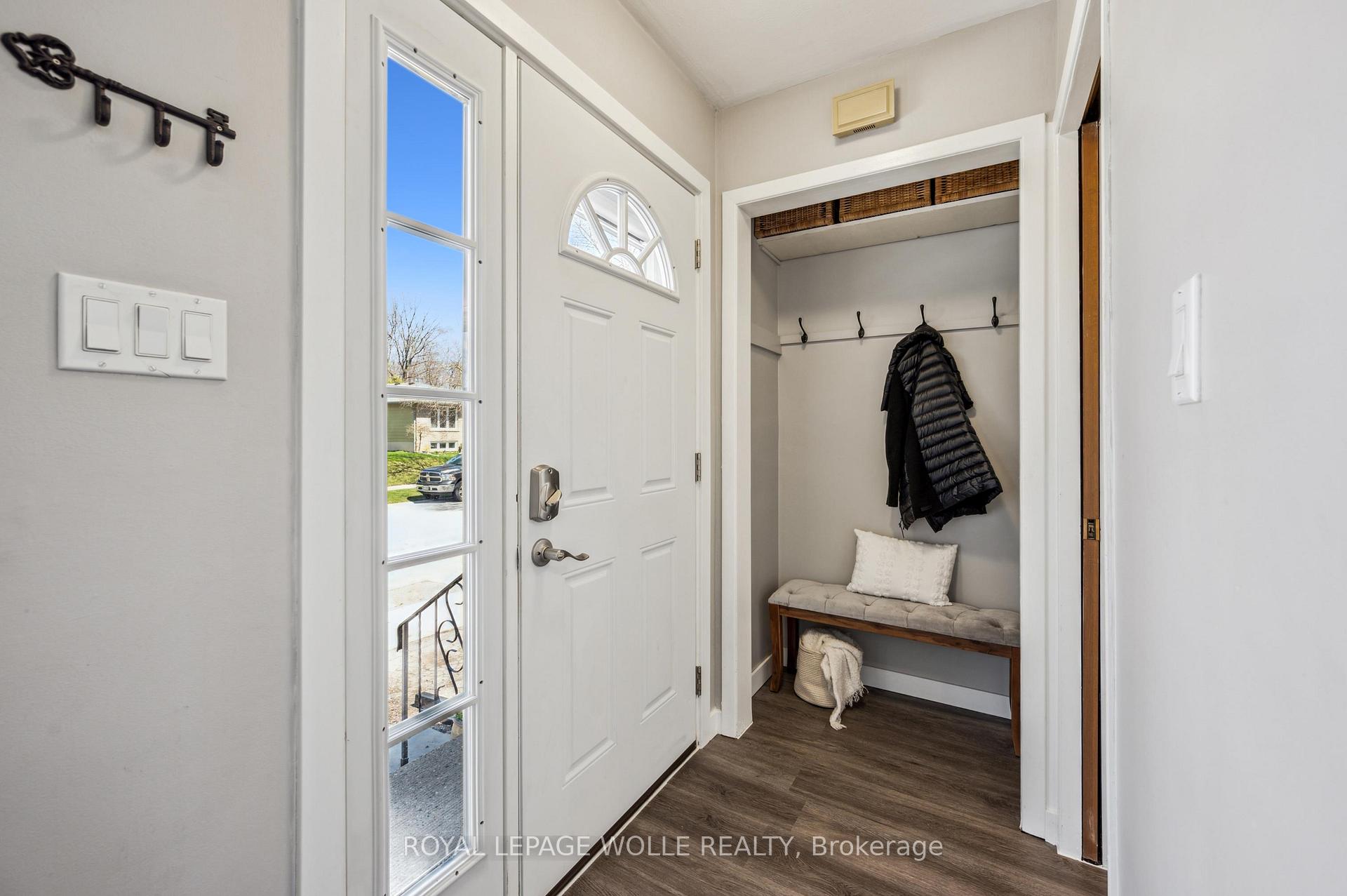 Photo 4 of 555 Fallingbrook Drive, Waterloo — HOMEH