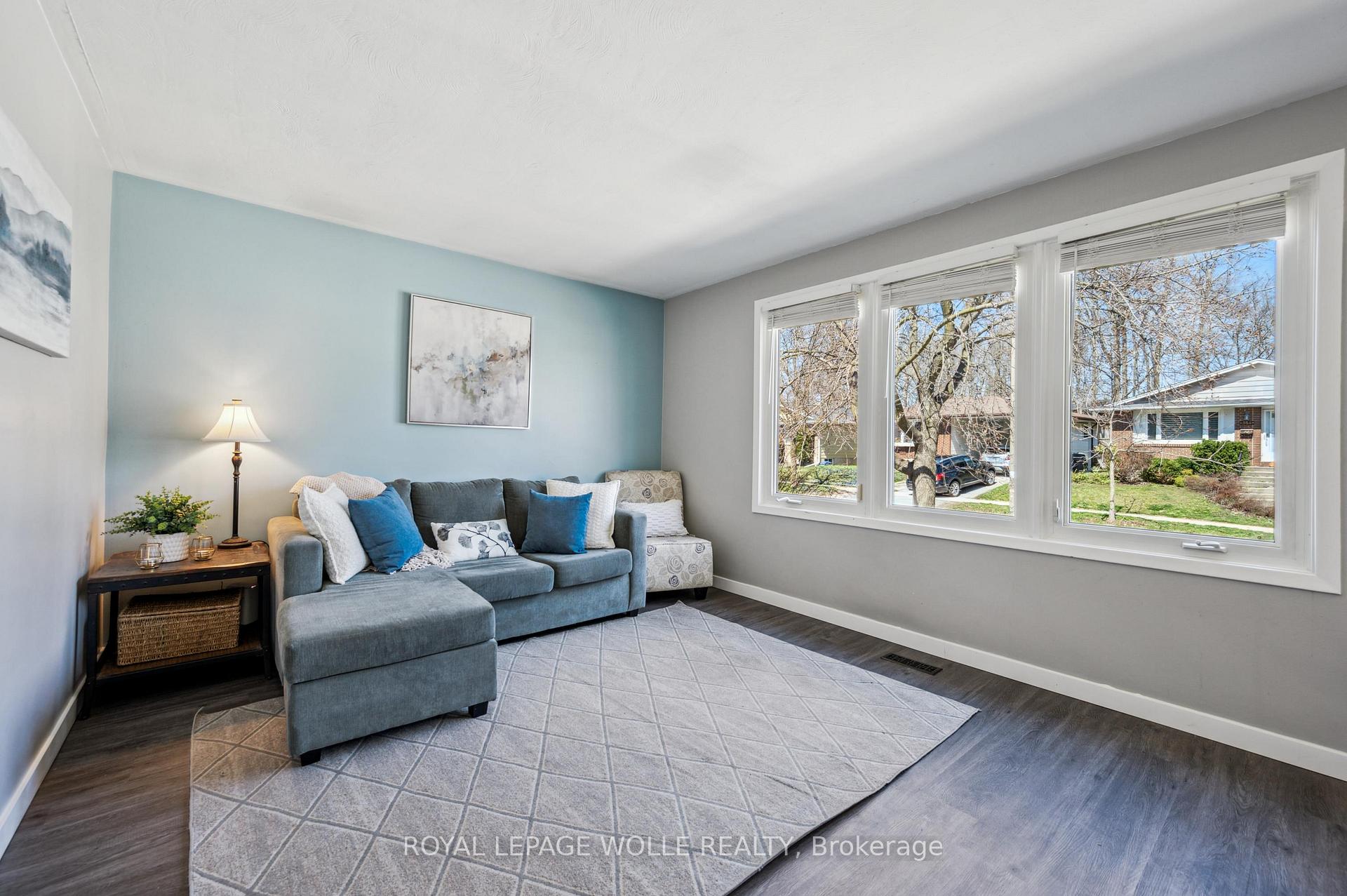 Photo 6 of 555 Fallingbrook Drive, Waterloo — HOMEH