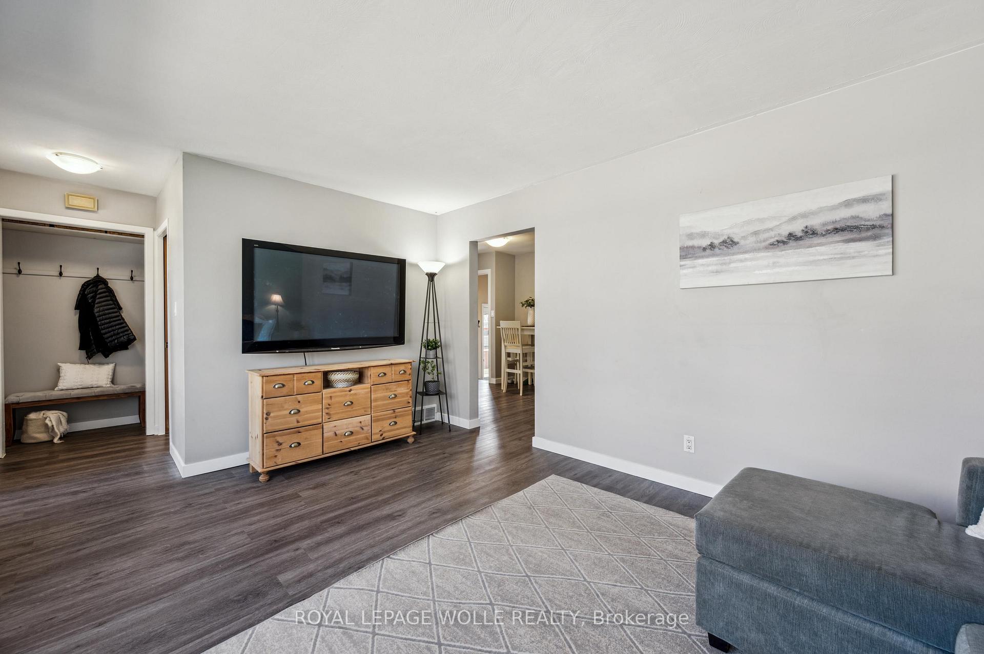 Photo 8 of 555 Fallingbrook Drive, Waterloo — HOMEH