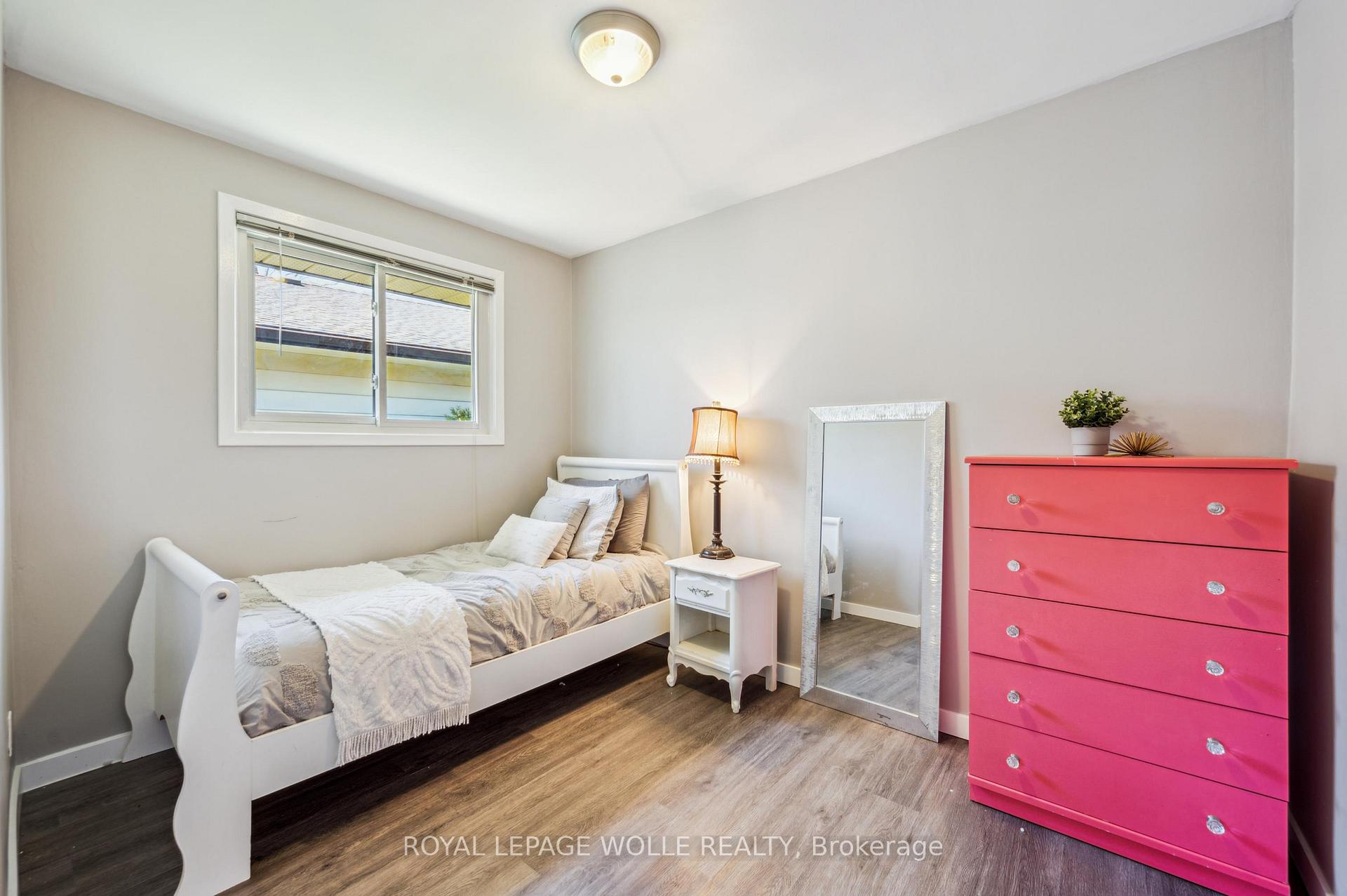 Photo 15 of 555 Fallingbrook Drive, Waterloo — HOMEH