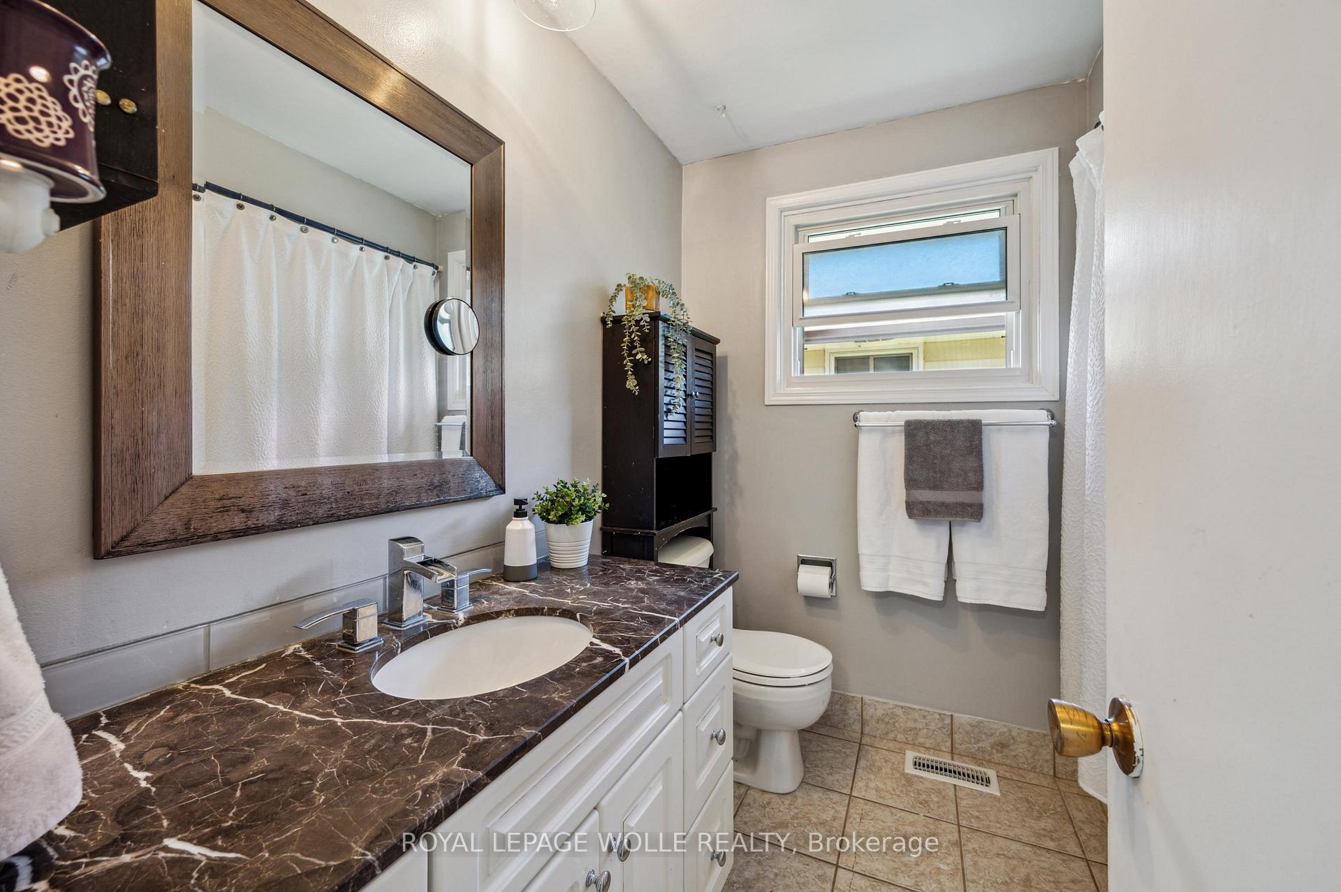 Photo 16 of 555 Fallingbrook Drive, Waterloo — HOMEH