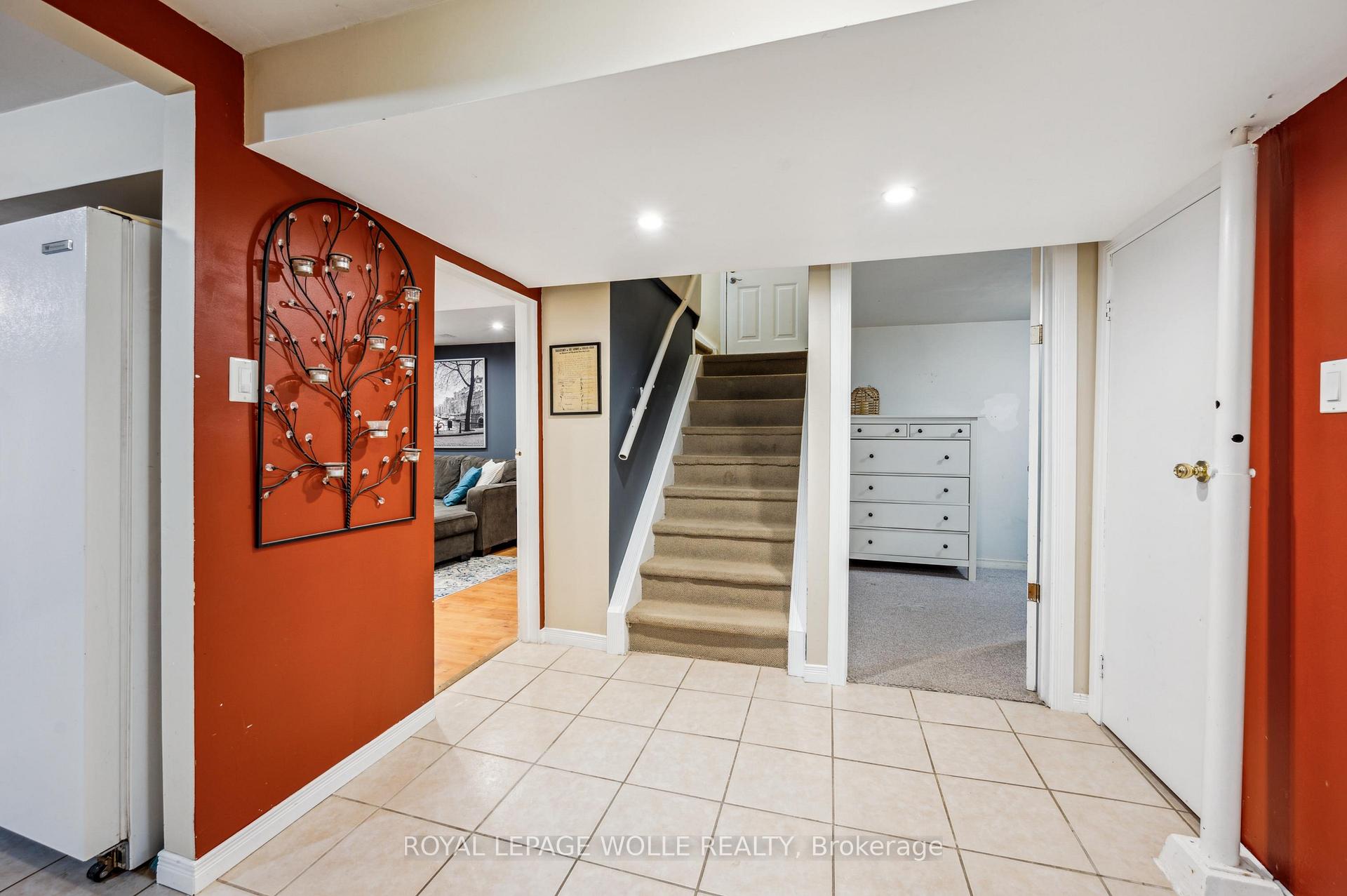 Photo 17 of 555 Fallingbrook Drive, Waterloo — HOMEH