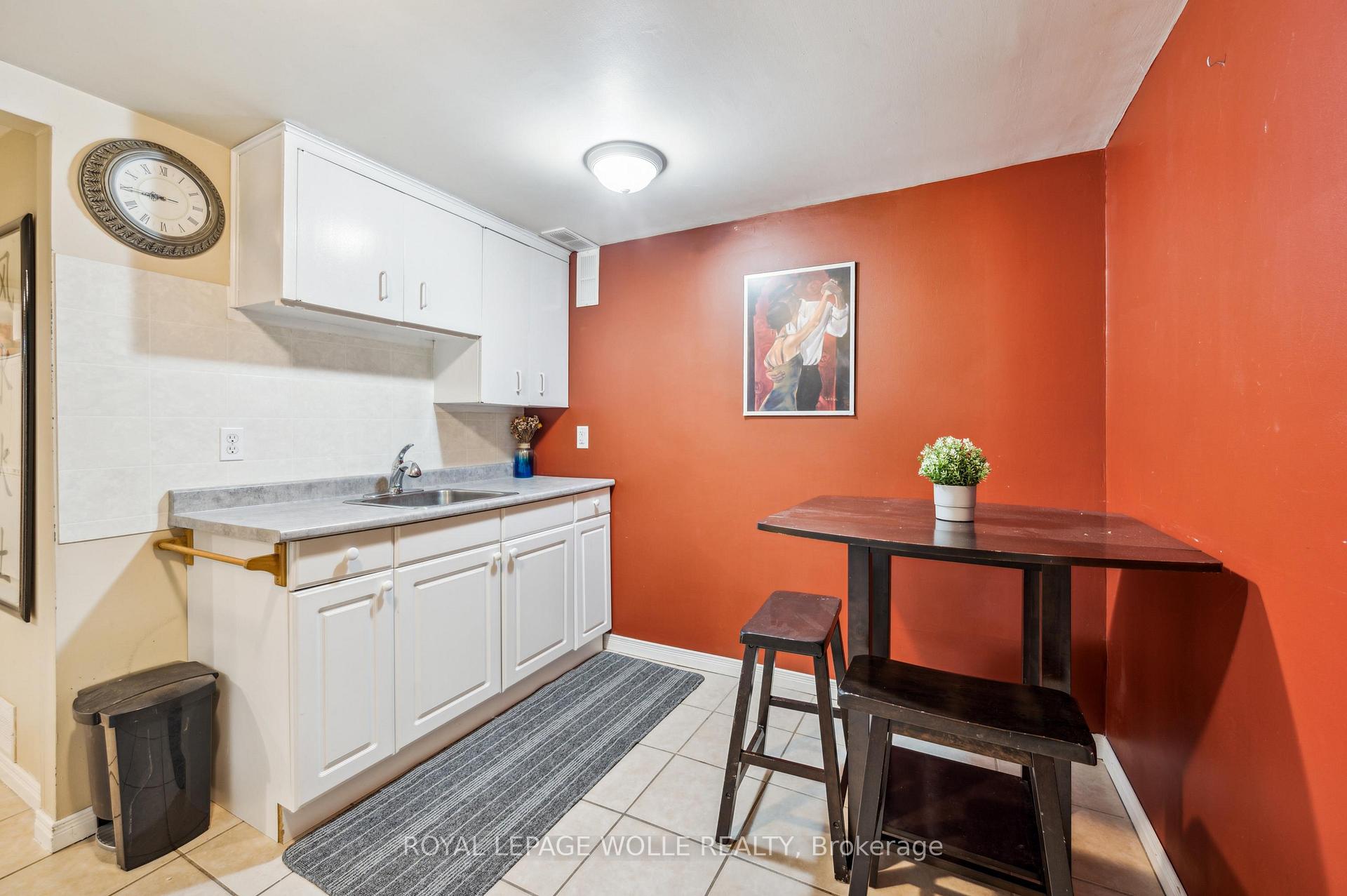 Photo 18 of 555 Fallingbrook Drive, Waterloo — HOMEH