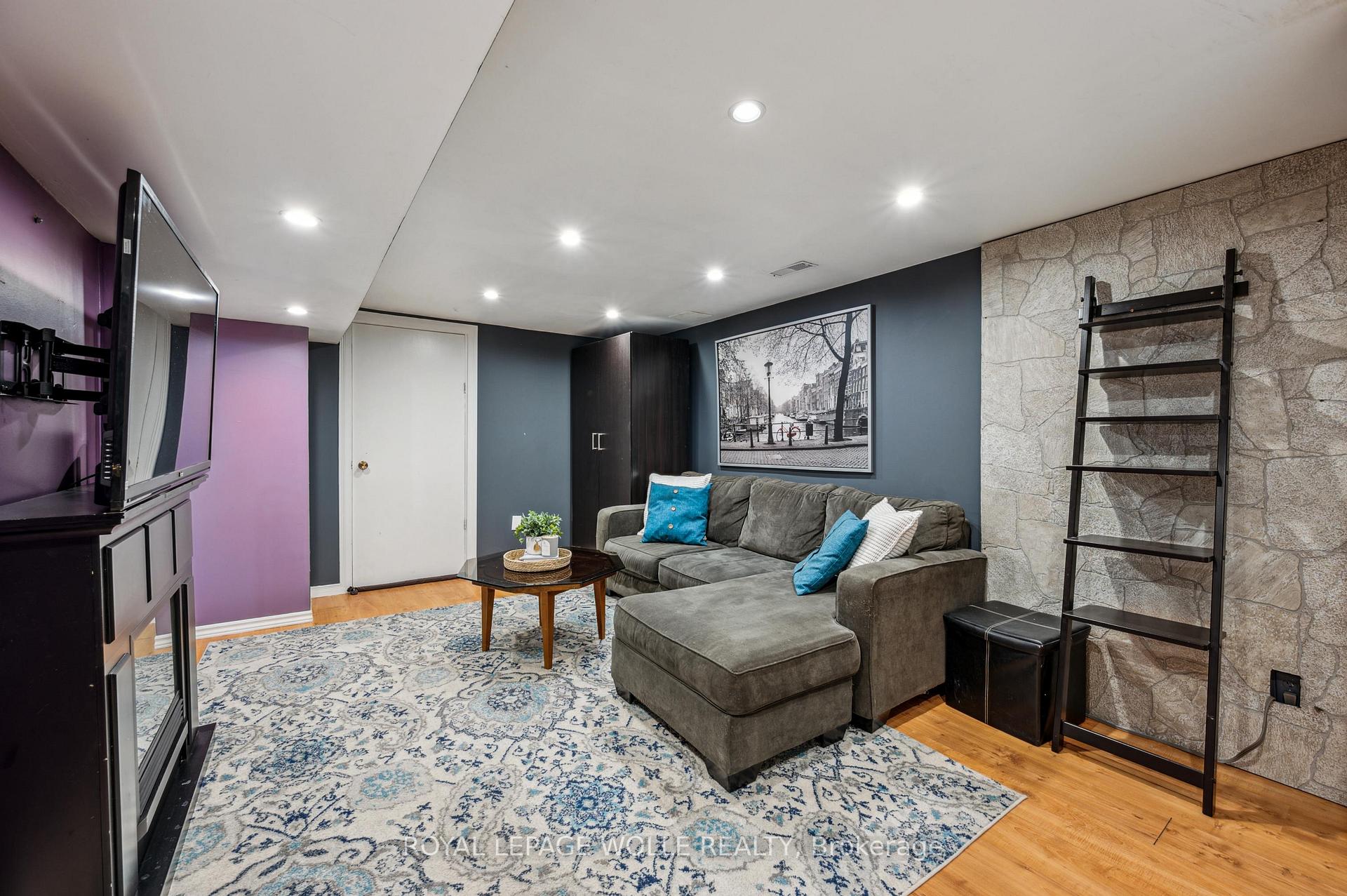 Photo 20 of 555 Fallingbrook Drive, Waterloo — HOMEH