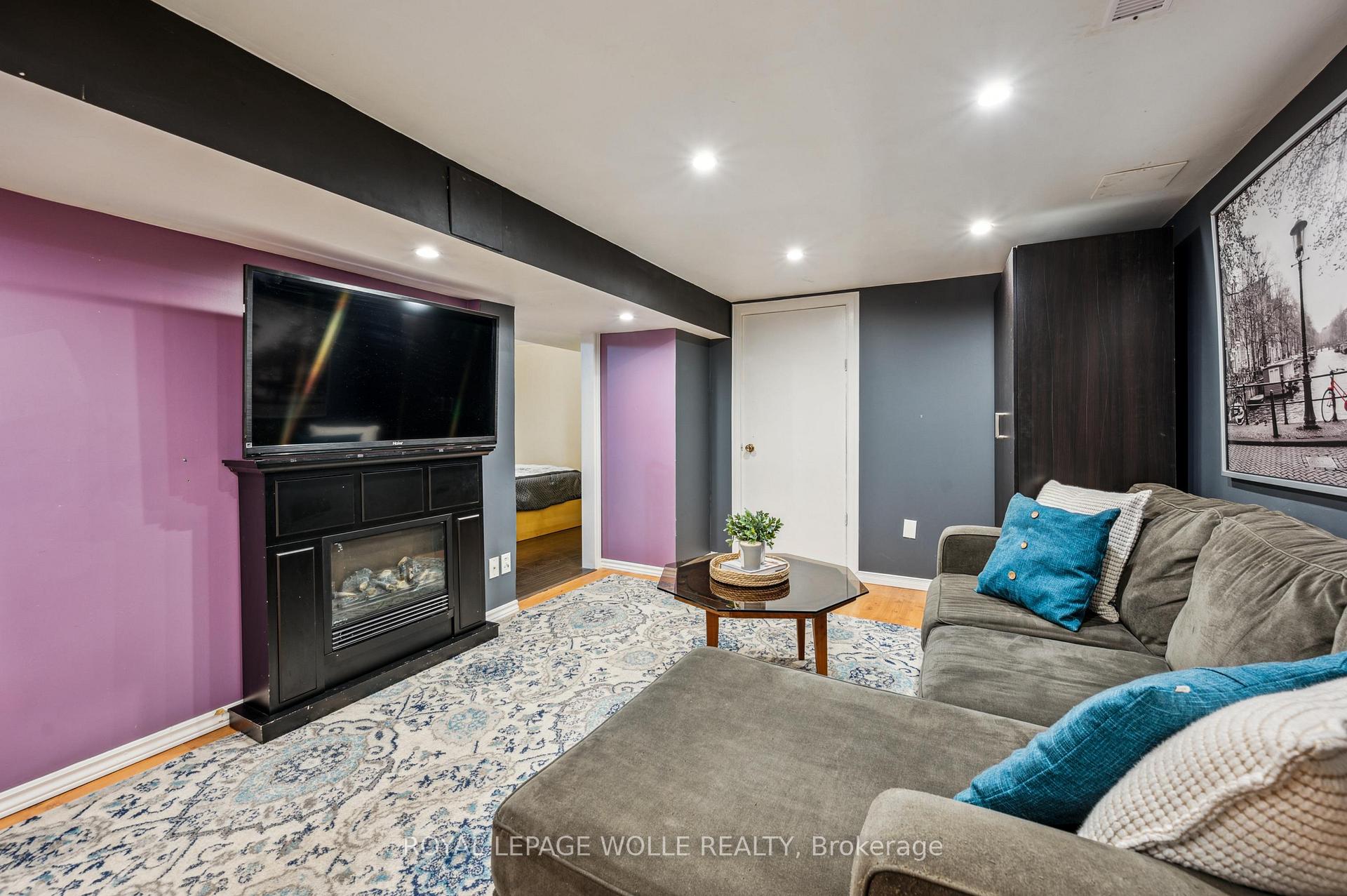 Photo 21 of 555 Fallingbrook Drive, Waterloo — HOMEH