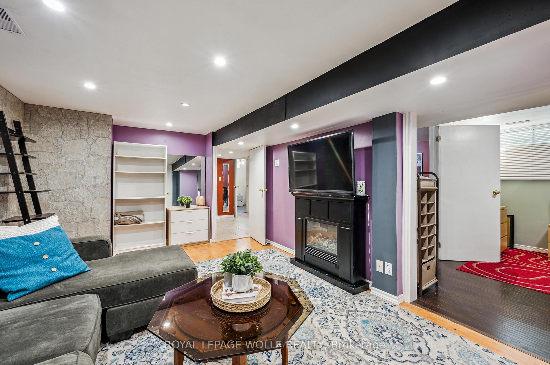Photo 22 of 555 Fallingbrook Drive, Waterloo — HOMEH