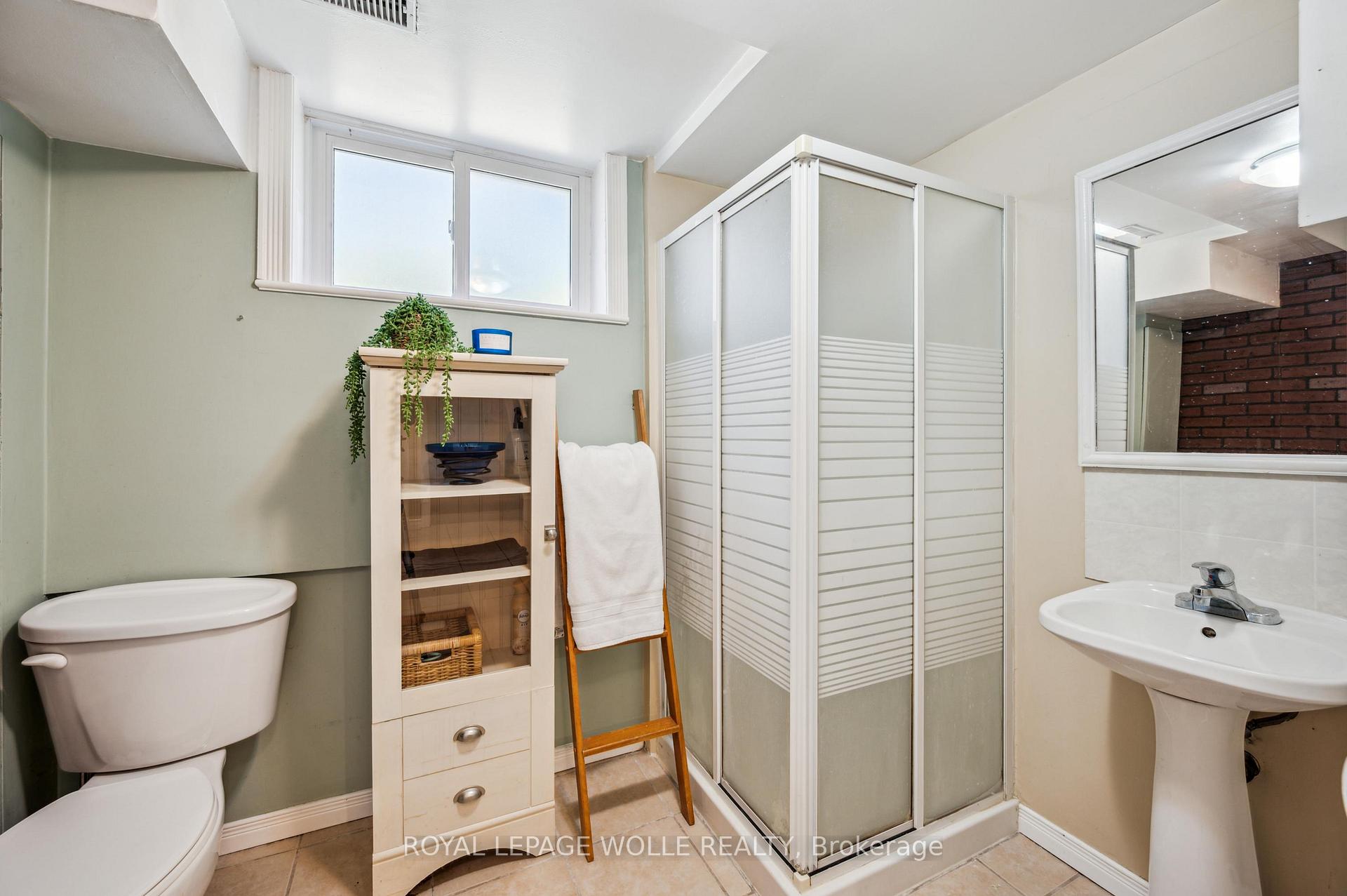 Photo 23 of 555 Fallingbrook Drive, Waterloo — HOMEH
