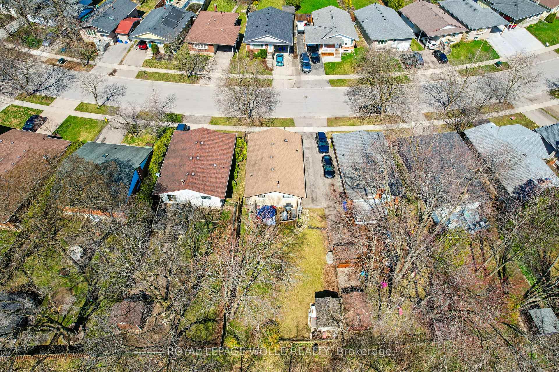 Photo 30 of 555 Fallingbrook Drive, Waterloo — HOMEH