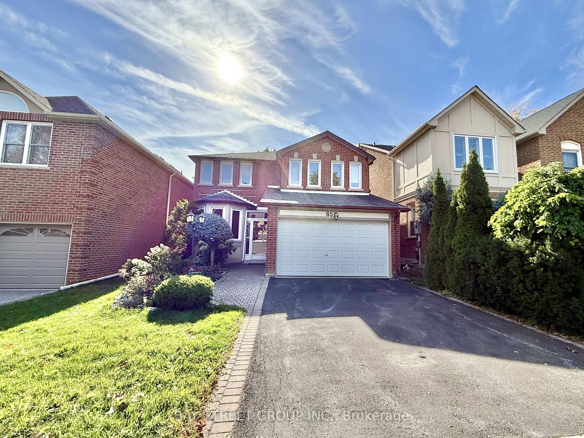 Photo 4 of 65 Rosedale Heights Drive, Vaughan, Uplands — HOMEH
