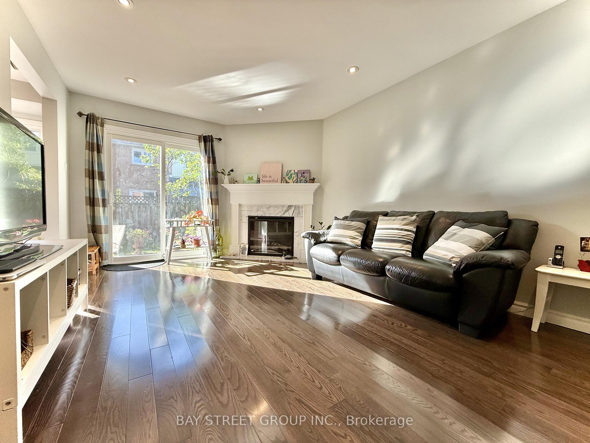Photo 7 of 65 Rosedale Heights Drive, Vaughan, Uplands — HOMEH