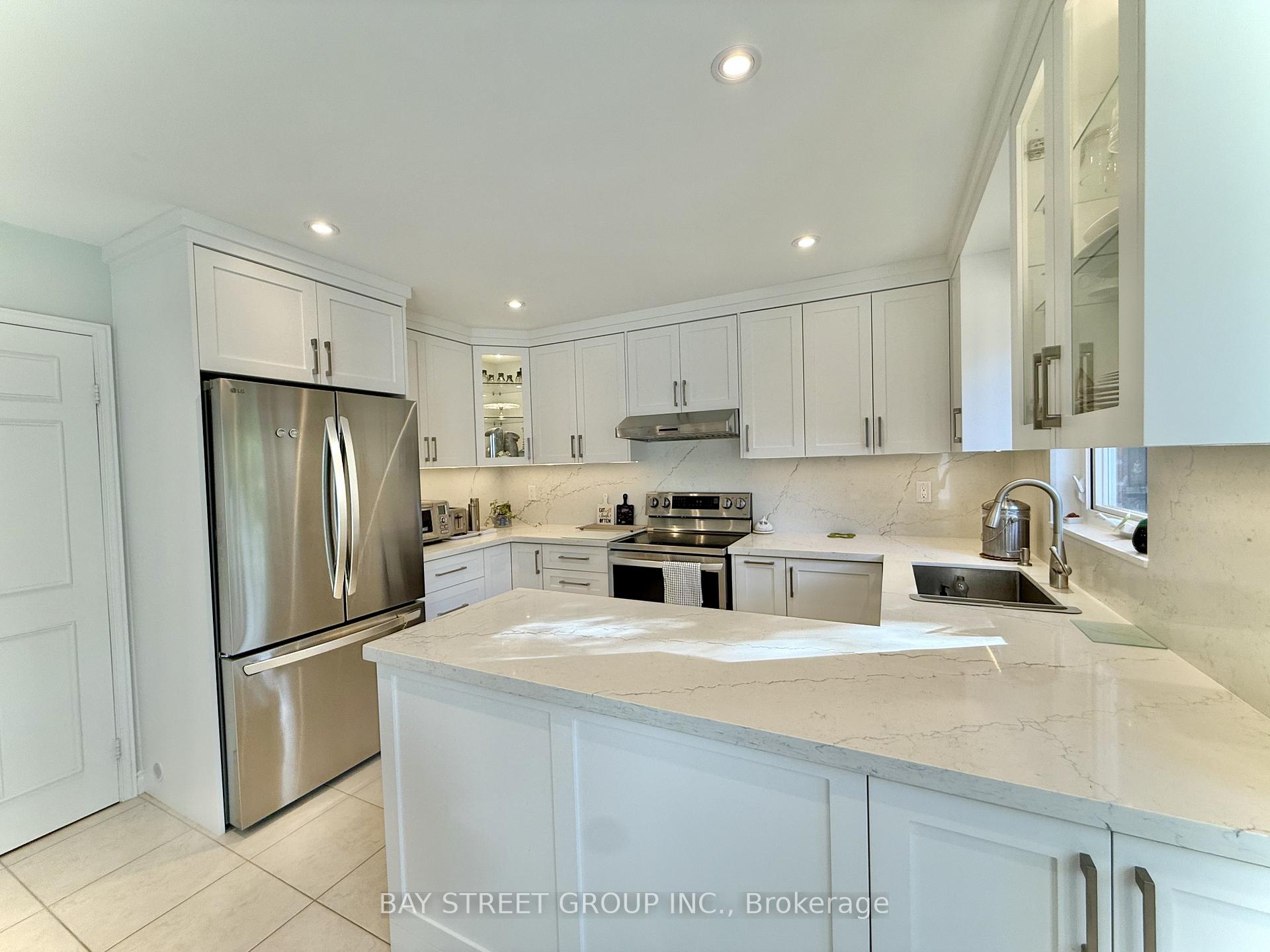 Photo 12 of 65 Rosedale Heights Drive, Vaughan, Uplands — HOMEH