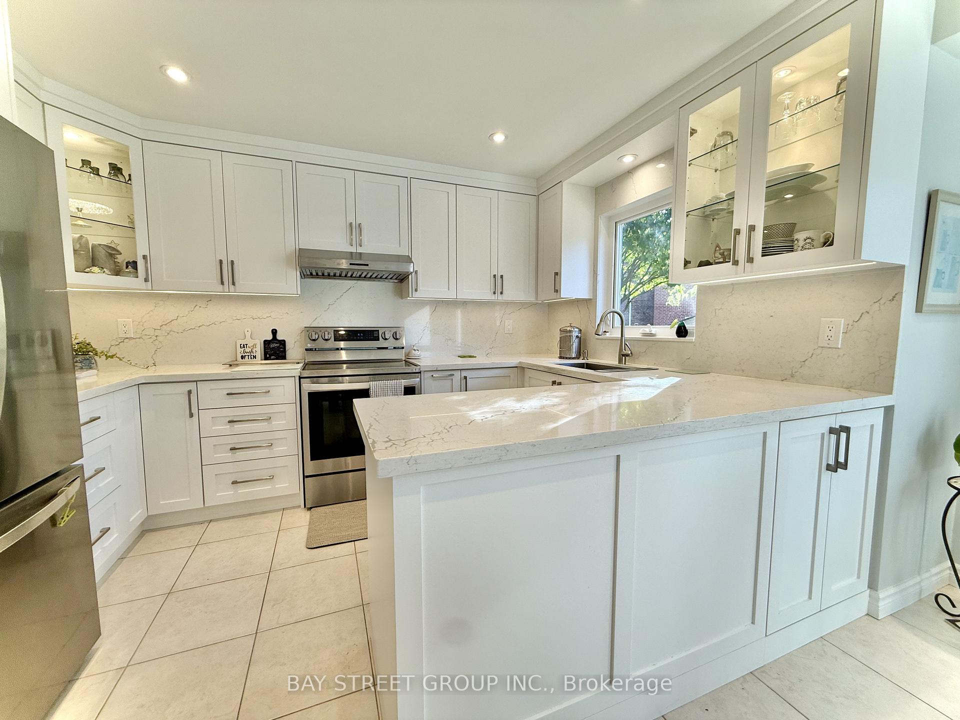 Photo 13 of 65 Rosedale Heights Drive, Vaughan, Uplands — HOMEH