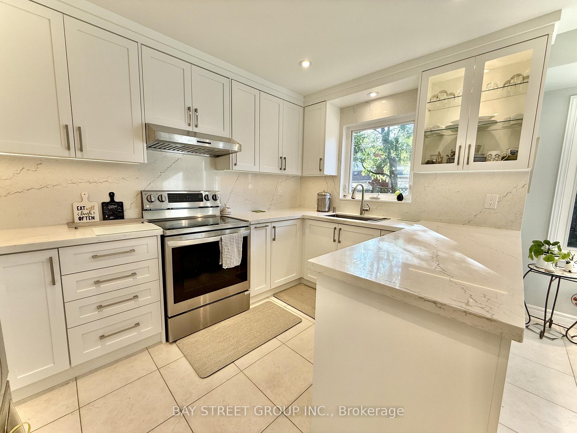 Photo 14 of 65 Rosedale Heights Drive, Vaughan, Uplands — HOMEH