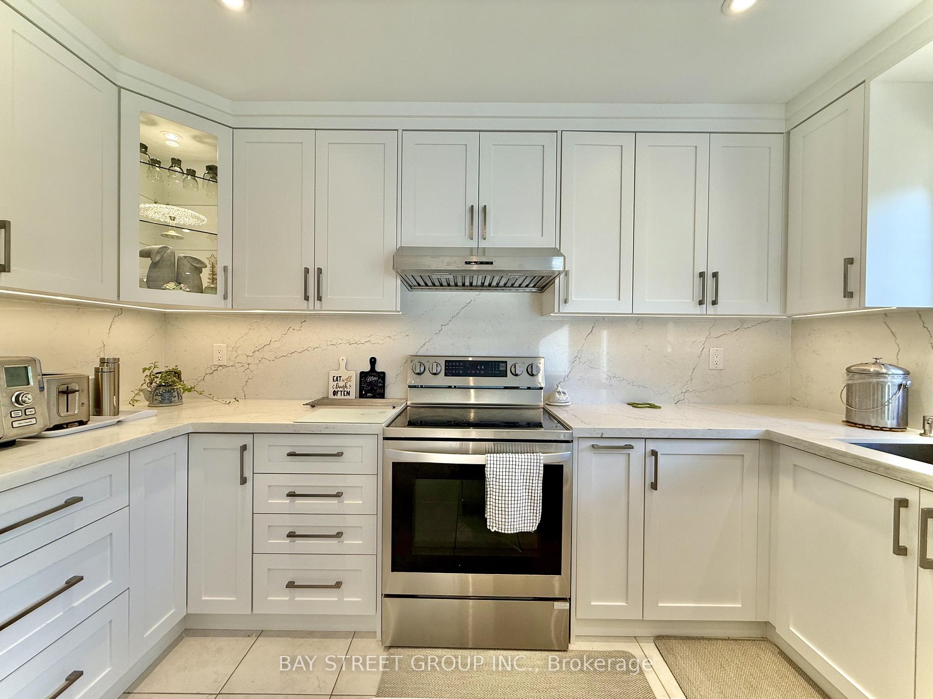 Photo 15 of 65 Rosedale Heights Drive, Vaughan, Uplands — HOMEH