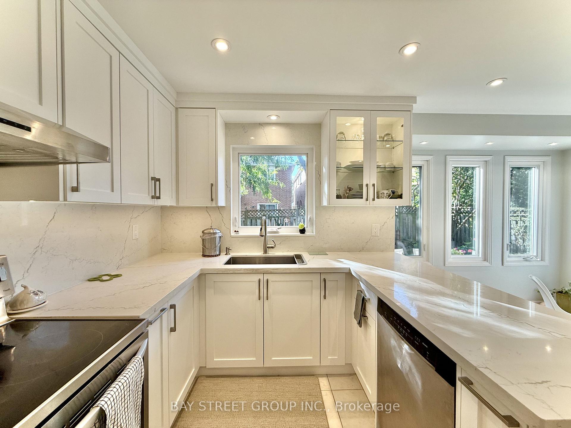 Photo 17 of 65 Rosedale Heights Drive, Vaughan, Uplands — HOMEH