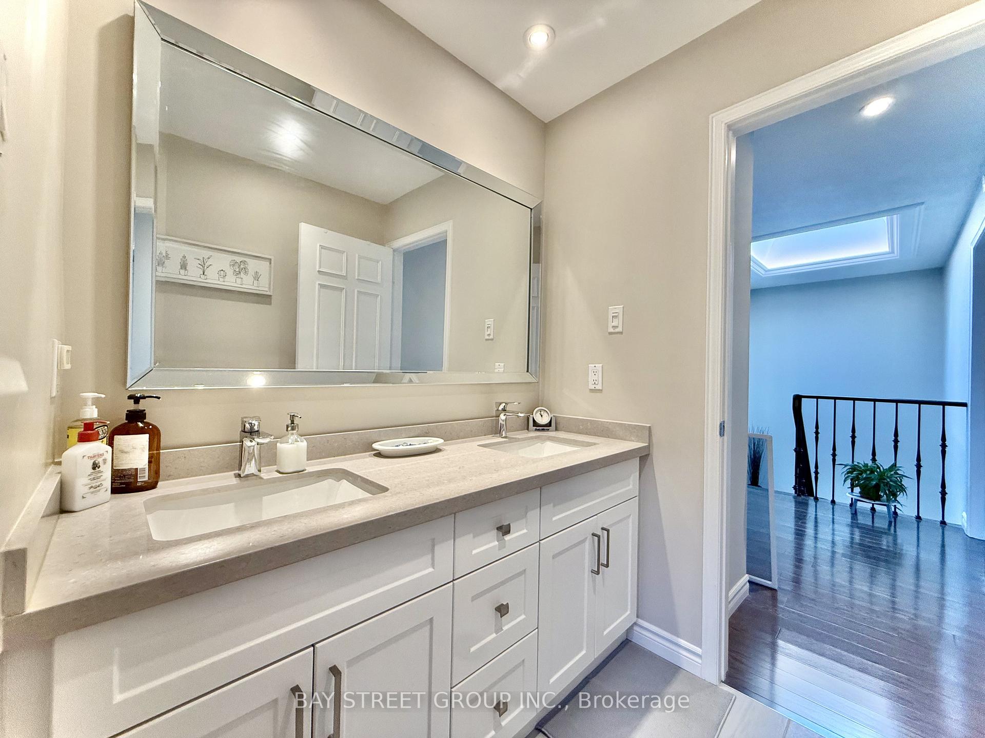 Photo 29 of 65 Rosedale Heights Drive, Vaughan, Uplands — HOMEH