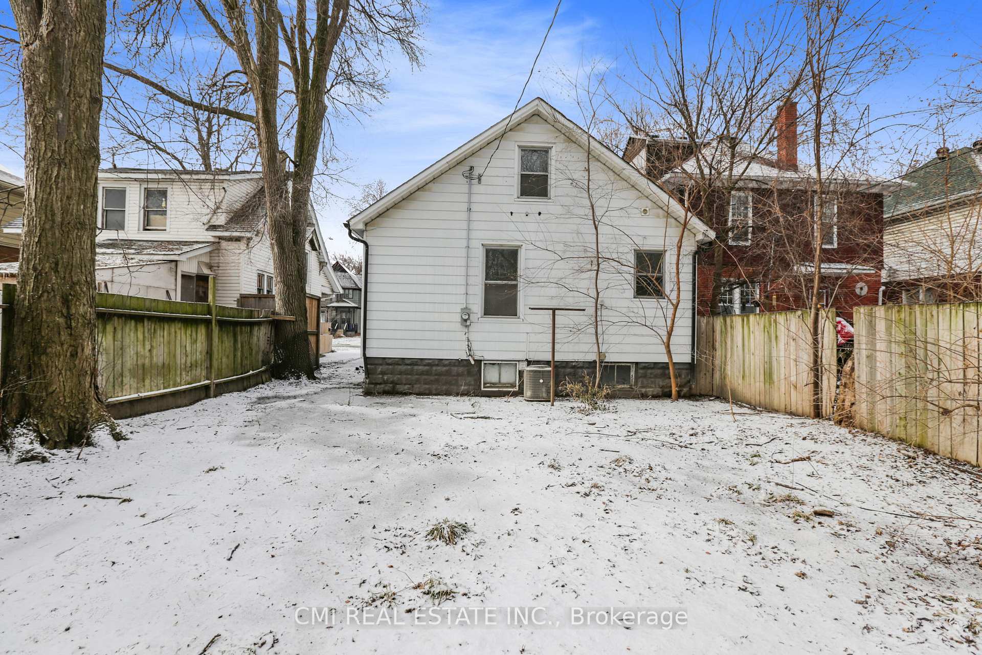 Photo 7 of 510 Crawford Avenue, Windsor — HOMEH