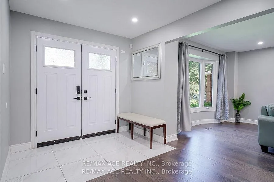 Photo 4 of 10 Maplewood Drive, Whitby, Blue Grass Meadows — HOMEH