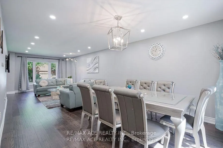 Photo 6 of 10 Maplewood Drive, Whitby, Blue Grass Meadows — HOMEH