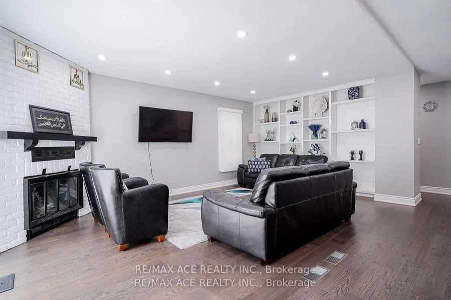 Photo 10 of 10 Maplewood Drive, Whitby, Blue Grass Meadows — HOMEH