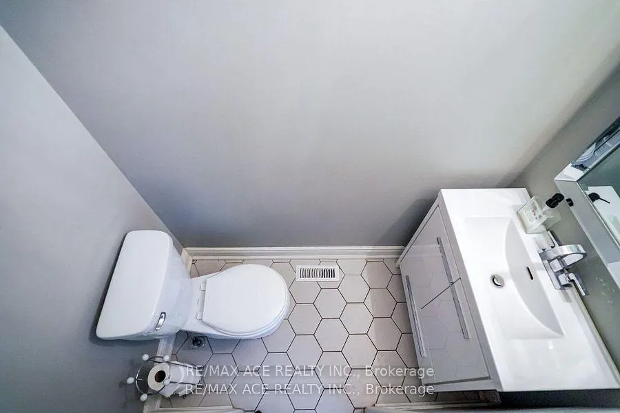 Photo 12 of 10 Maplewood Drive, Whitby, Blue Grass Meadows — HOMEH
