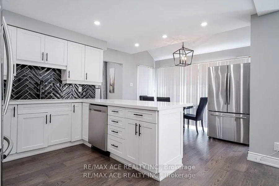 Photo 14 of 10 Maplewood Drive, Whitby, Blue Grass Meadows — HOMEH