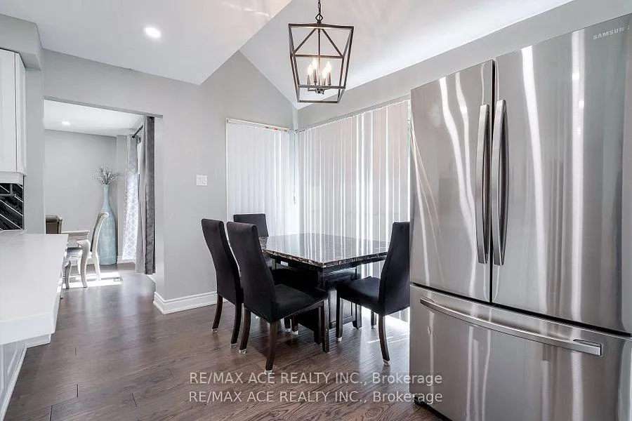 Photo 17 of 10 Maplewood Drive, Whitby, Blue Grass Meadows — HOMEH