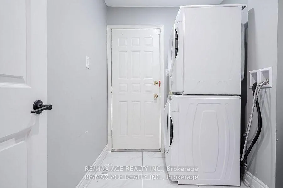 Photo 18 of 10 Maplewood Drive, Whitby, Blue Grass Meadows — HOMEH