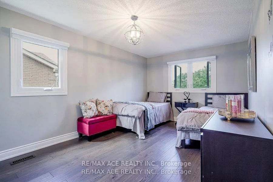 Photo 27 of 10 Maplewood Drive, Whitby, Blue Grass Meadows — HOMEH