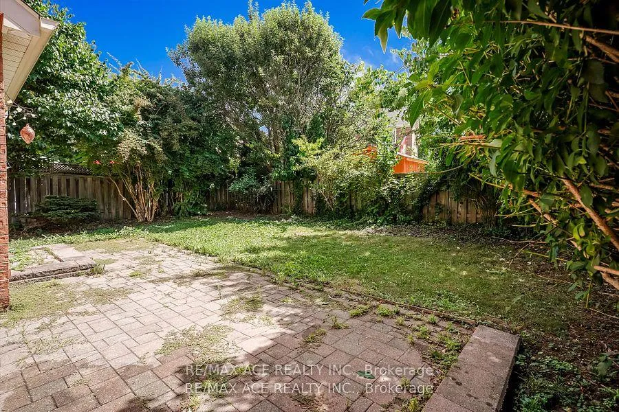 Photo 36 of 10 Maplewood Drive, Whitby, Blue Grass Meadows — HOMEH