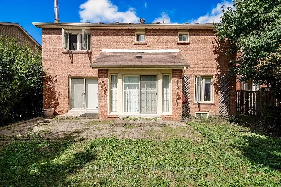 Photo 37 of 10 Maplewood Drive, Whitby, Blue Grass Meadows — HOMEH