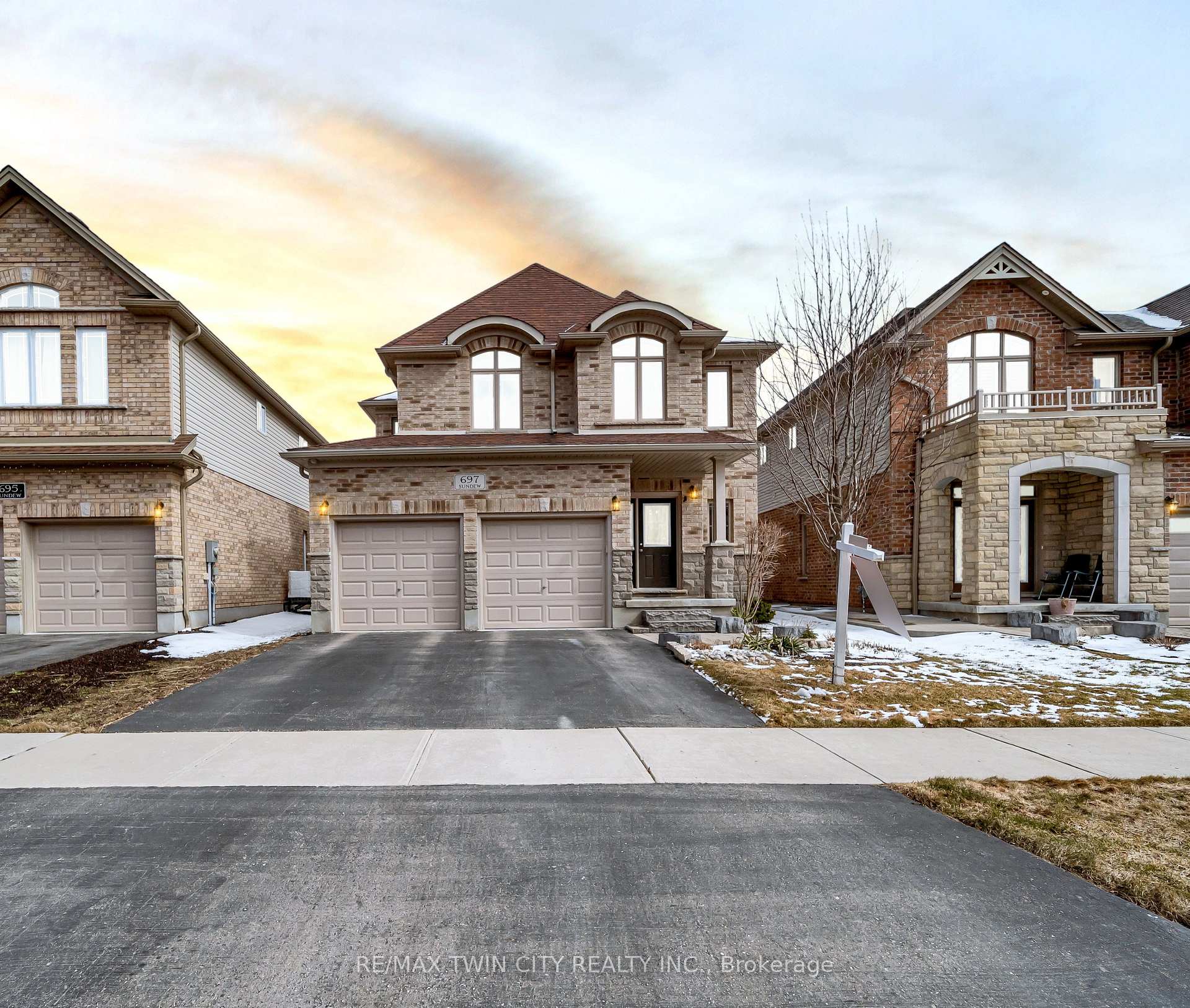 Photo 2 of 697 Sundew Drive, Waterloo — HOMEH