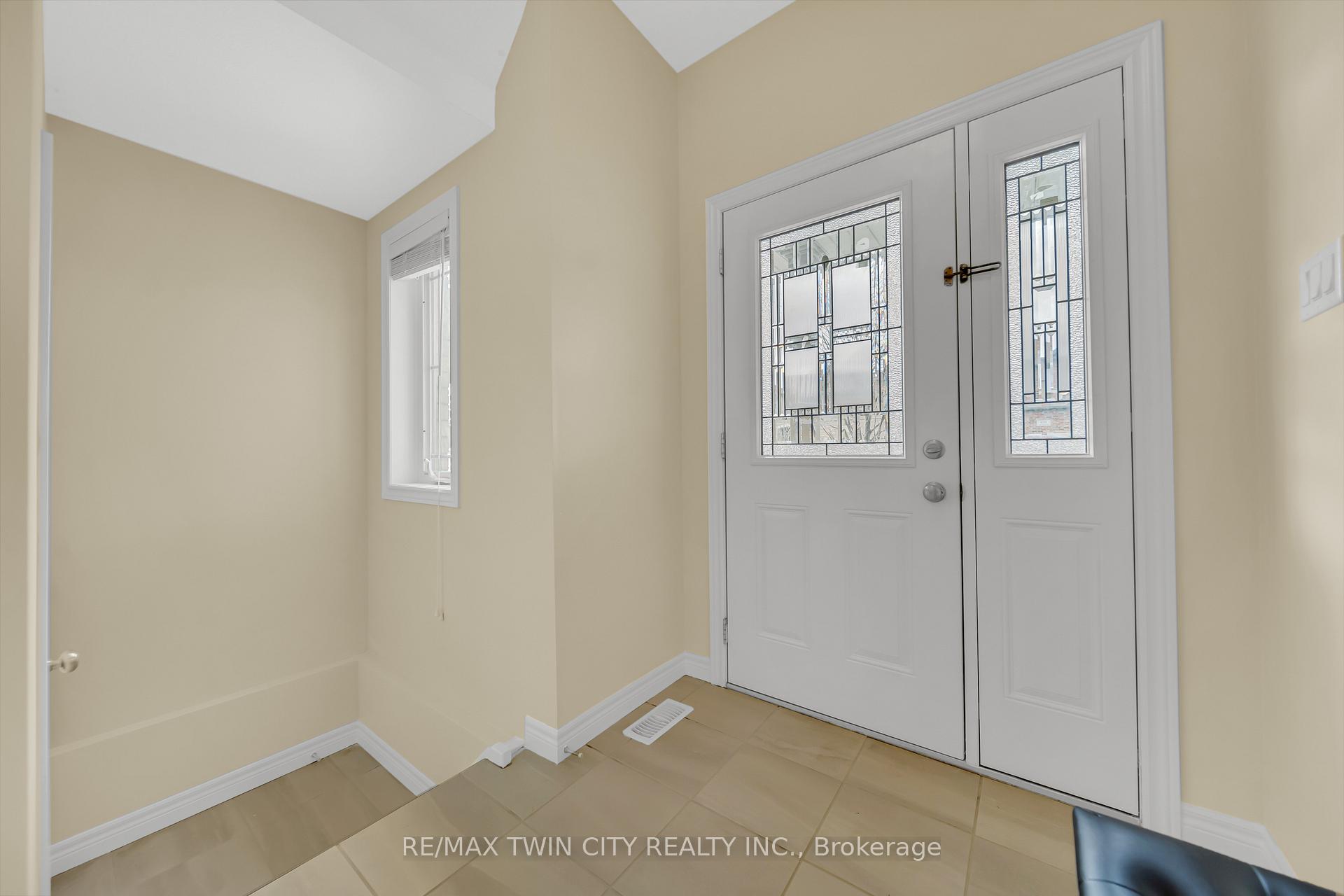 Photo 3 of 697 Sundew Drive, Waterloo — HOMEH