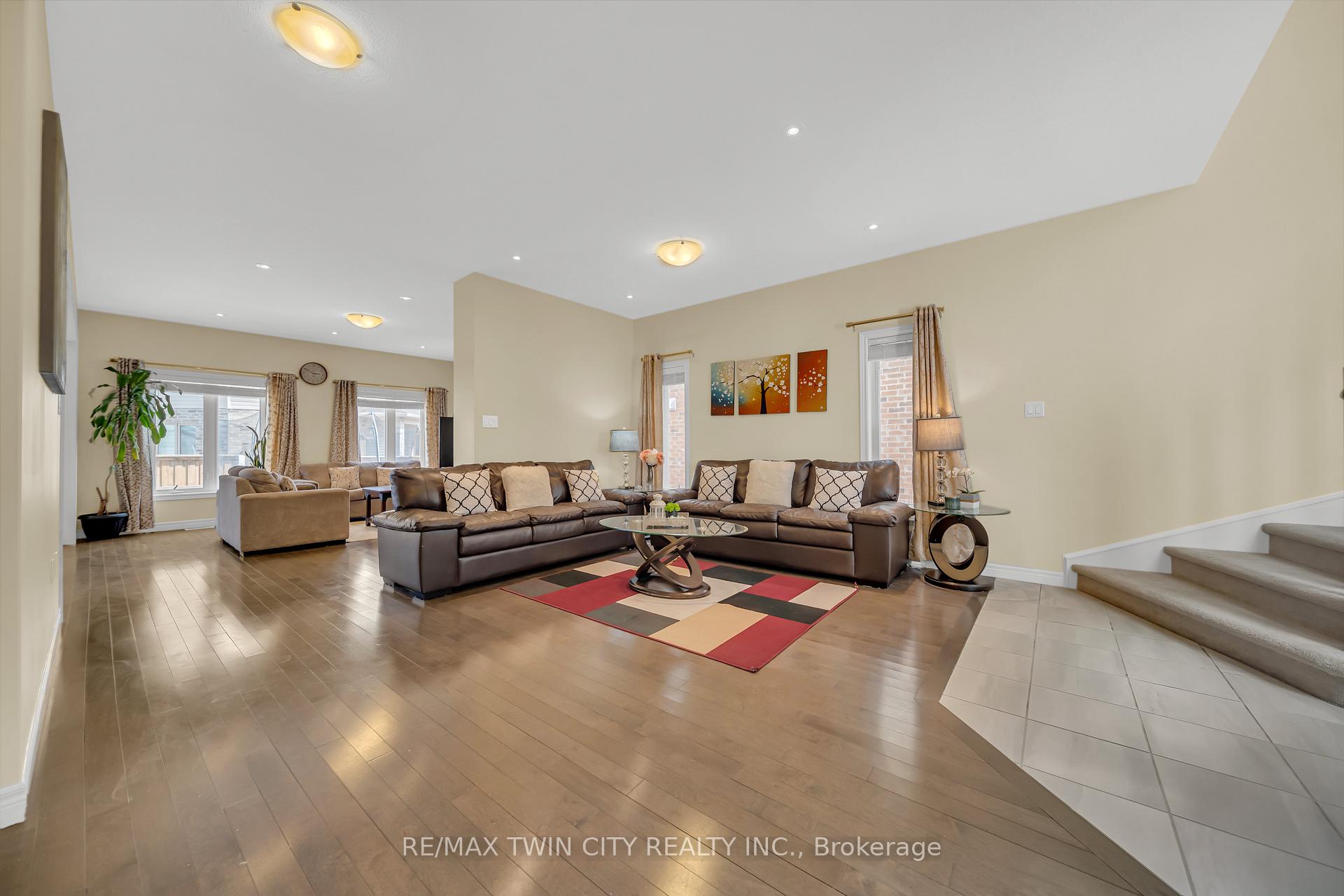 Photo 6 of 697 Sundew Drive, Waterloo — HOMEH