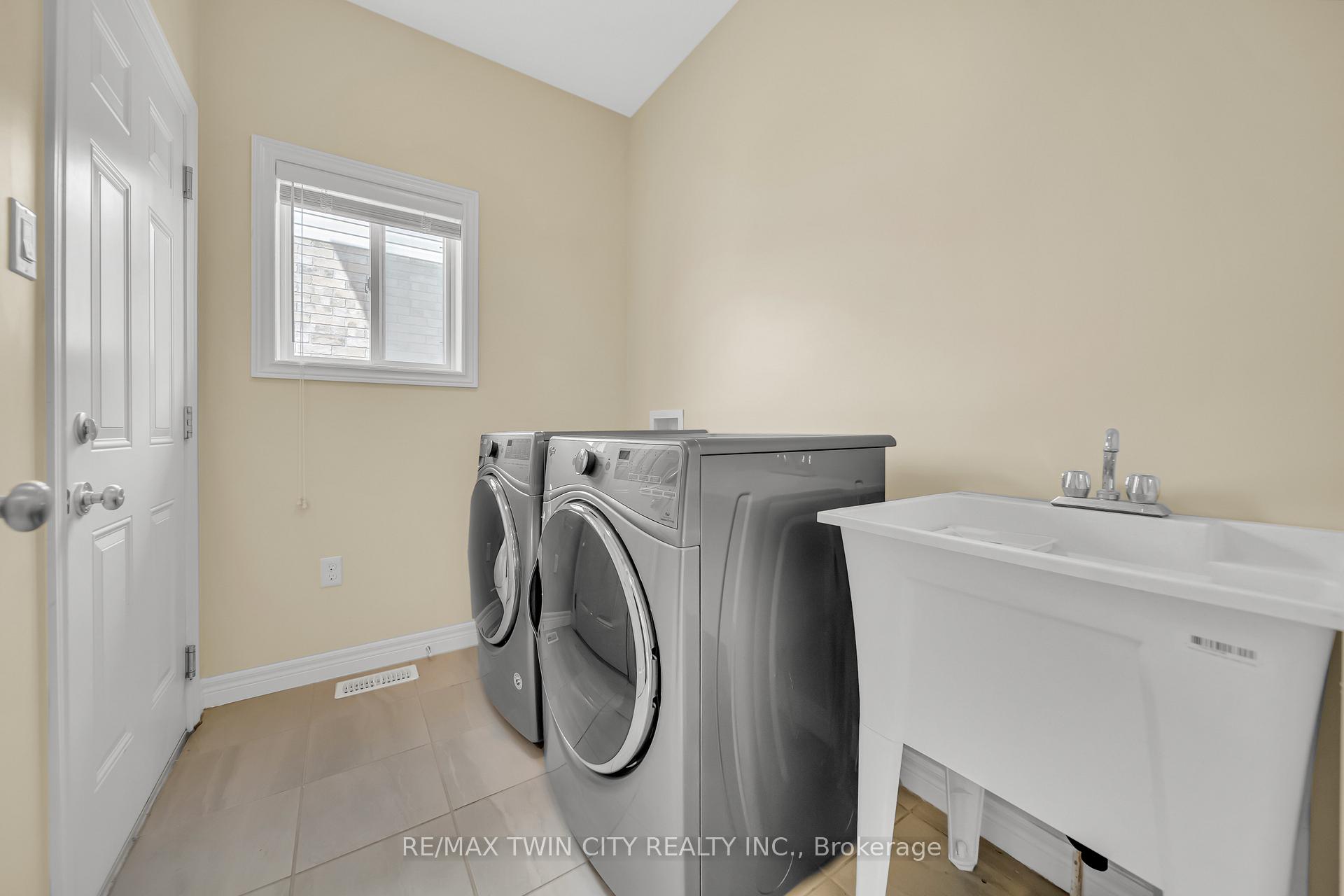 Photo 8 of 697 Sundew Drive, Waterloo — HOMEH