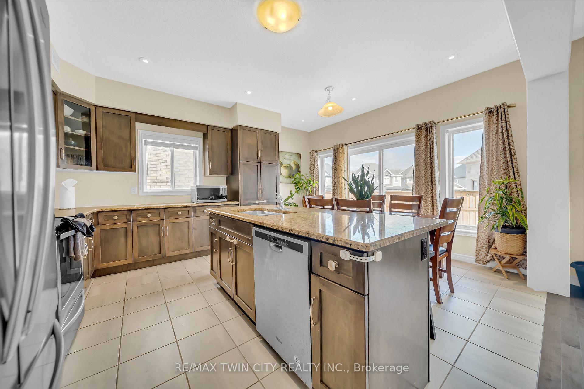 Photo 12 of 697 Sundew Drive, Waterloo — HOMEH