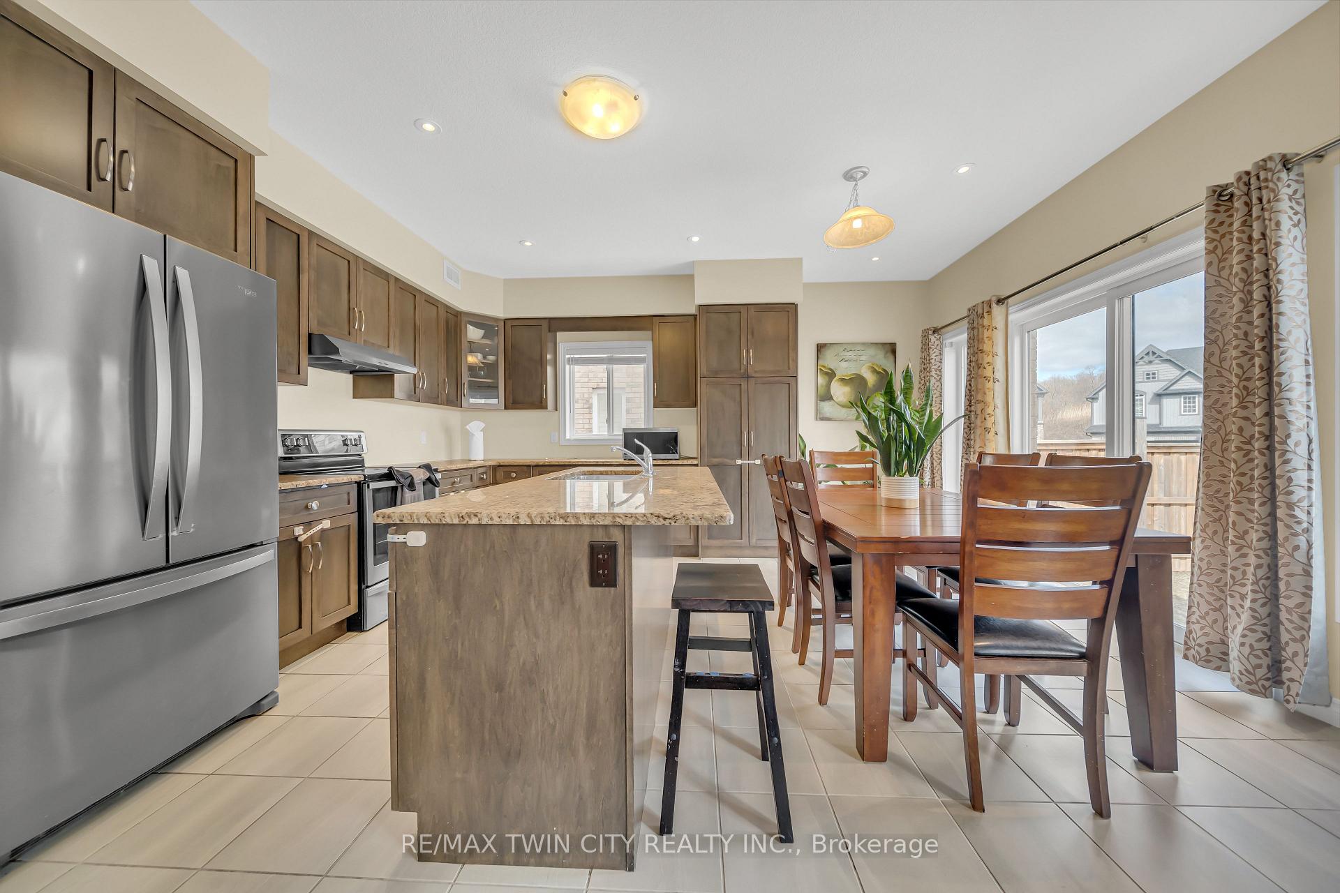 Photo 13 of 697 Sundew Drive, Waterloo — HOMEH