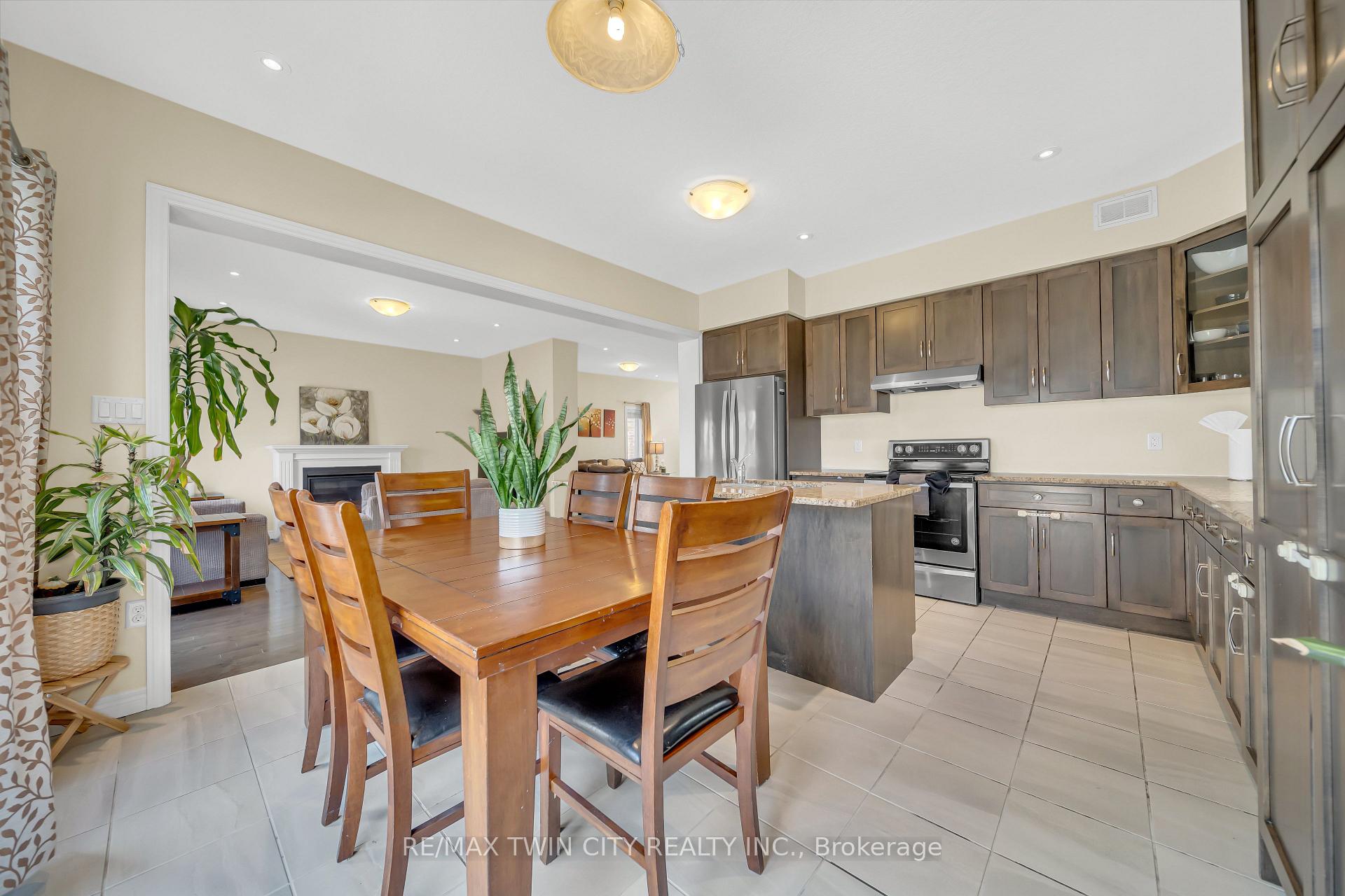 Photo 14 of 697 Sundew Drive, Waterloo — HOMEH
