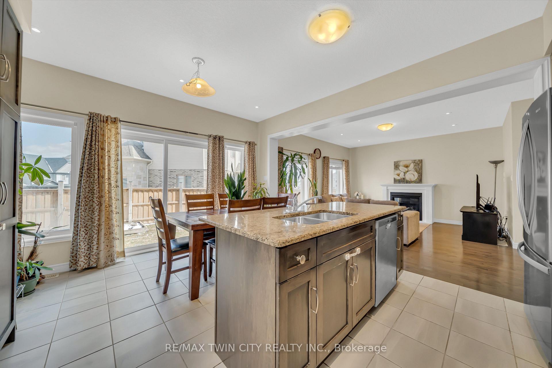 Photo 16 of 697 Sundew Drive, Waterloo — HOMEH