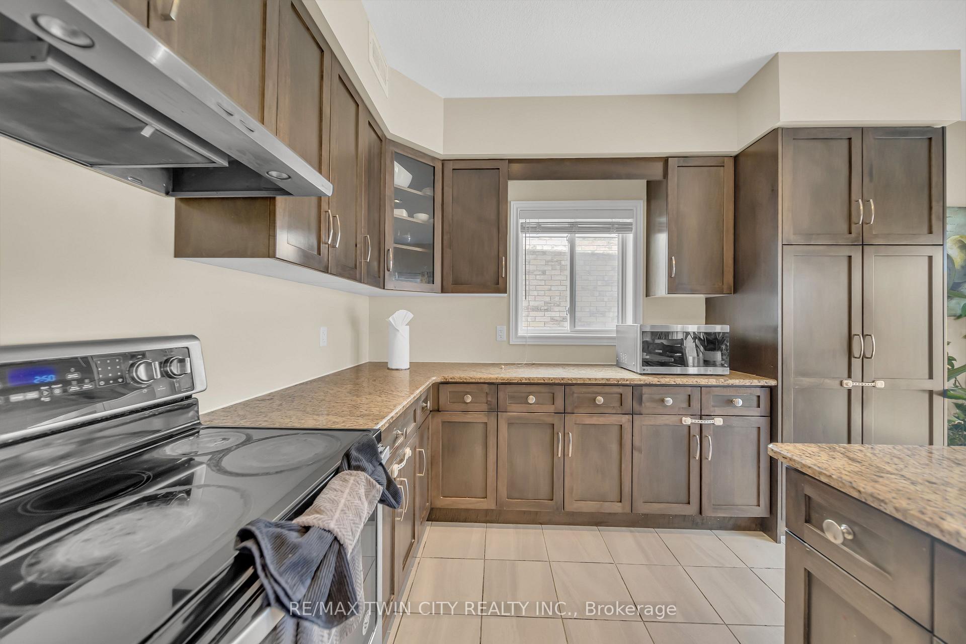 Photo 17 of 697 Sundew Drive, Waterloo — HOMEH