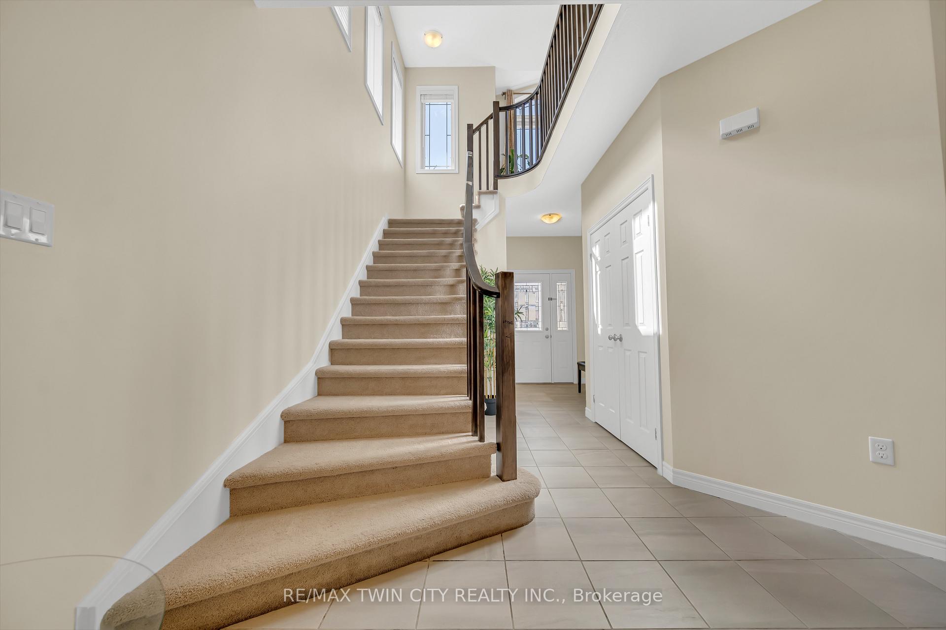 Photo 18 of 697 Sundew Drive, Waterloo — HOMEH