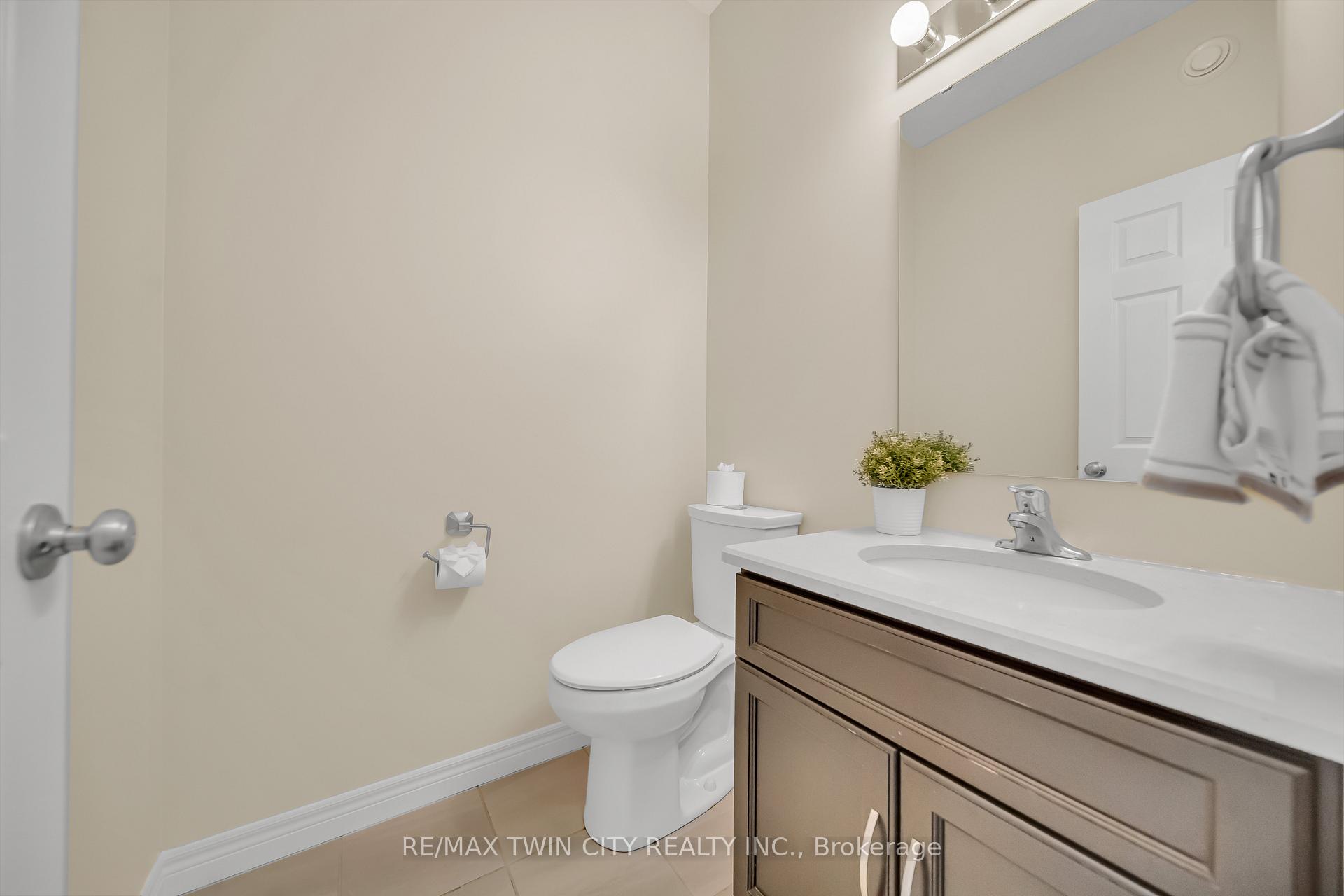Photo 20 of 697 Sundew Drive, Waterloo — HOMEH