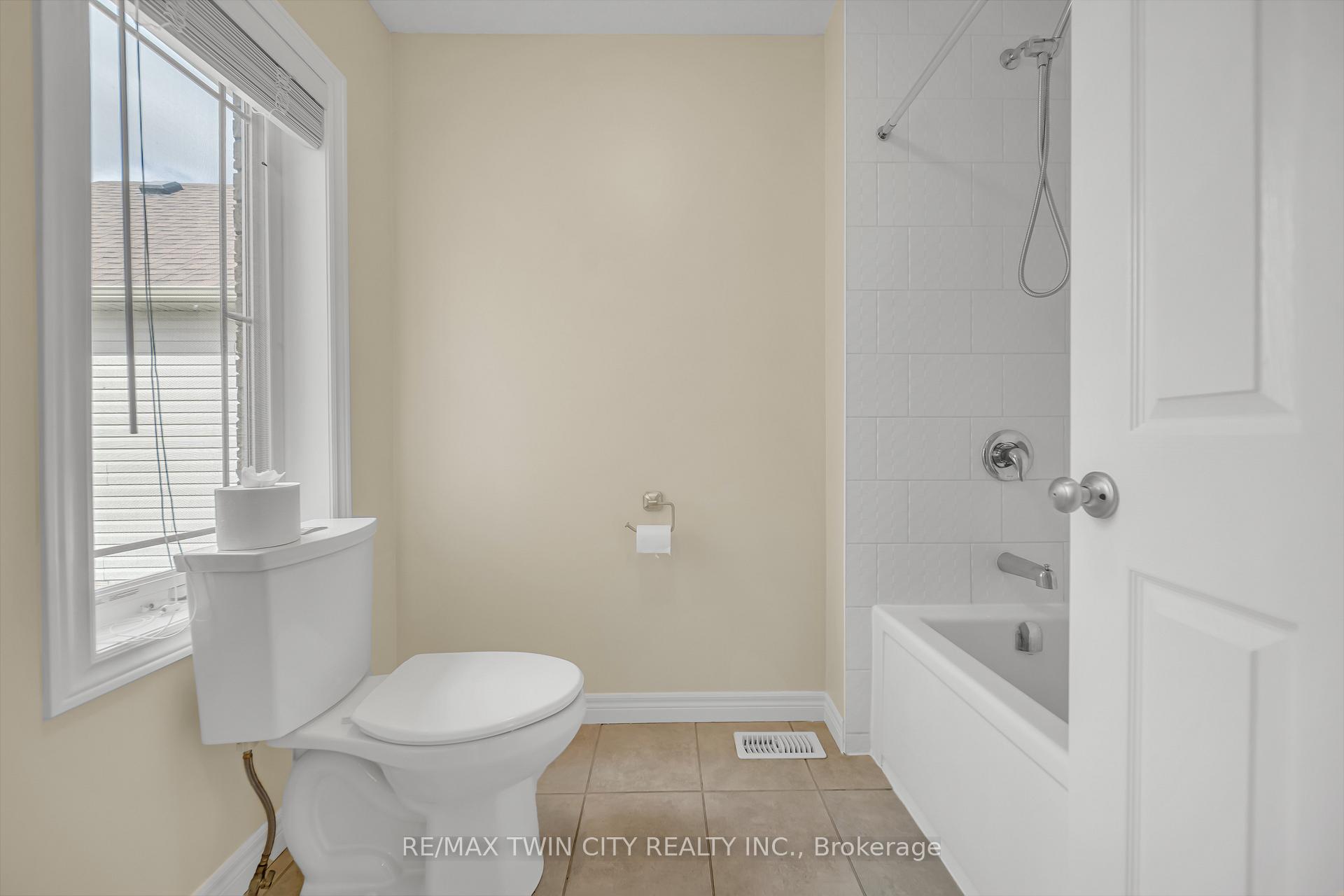 Photo 26 of 697 Sundew Drive, Waterloo — HOMEH