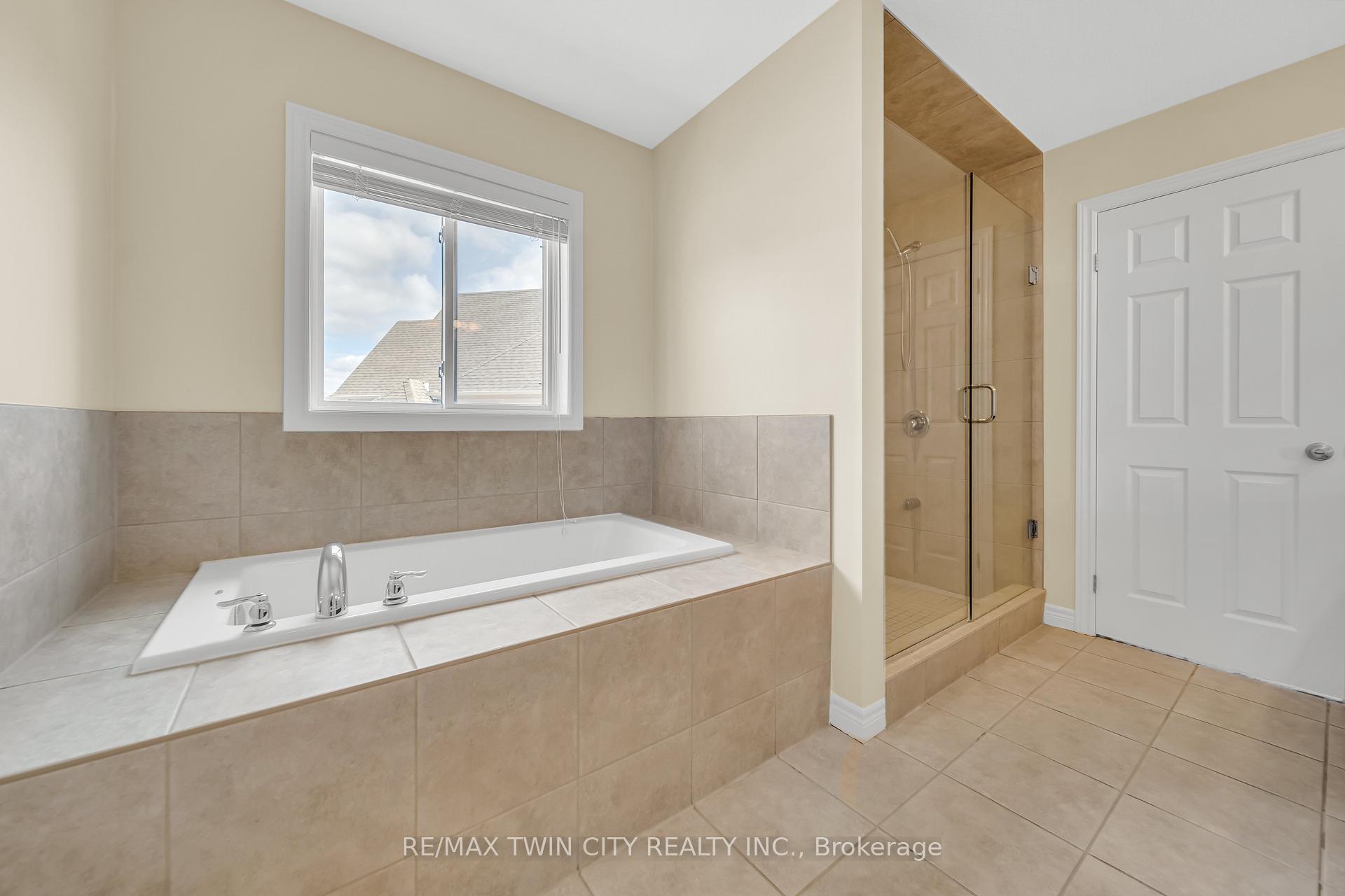 Photo 30 of 697 Sundew Drive, Waterloo — HOMEH