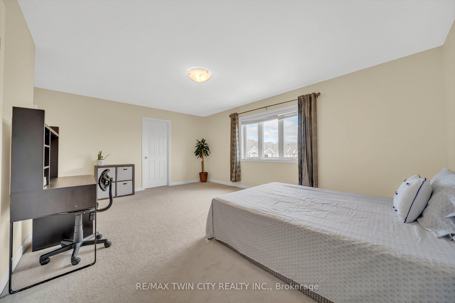 Photo 33 of 697 Sundew Drive, Waterloo — HOMEH