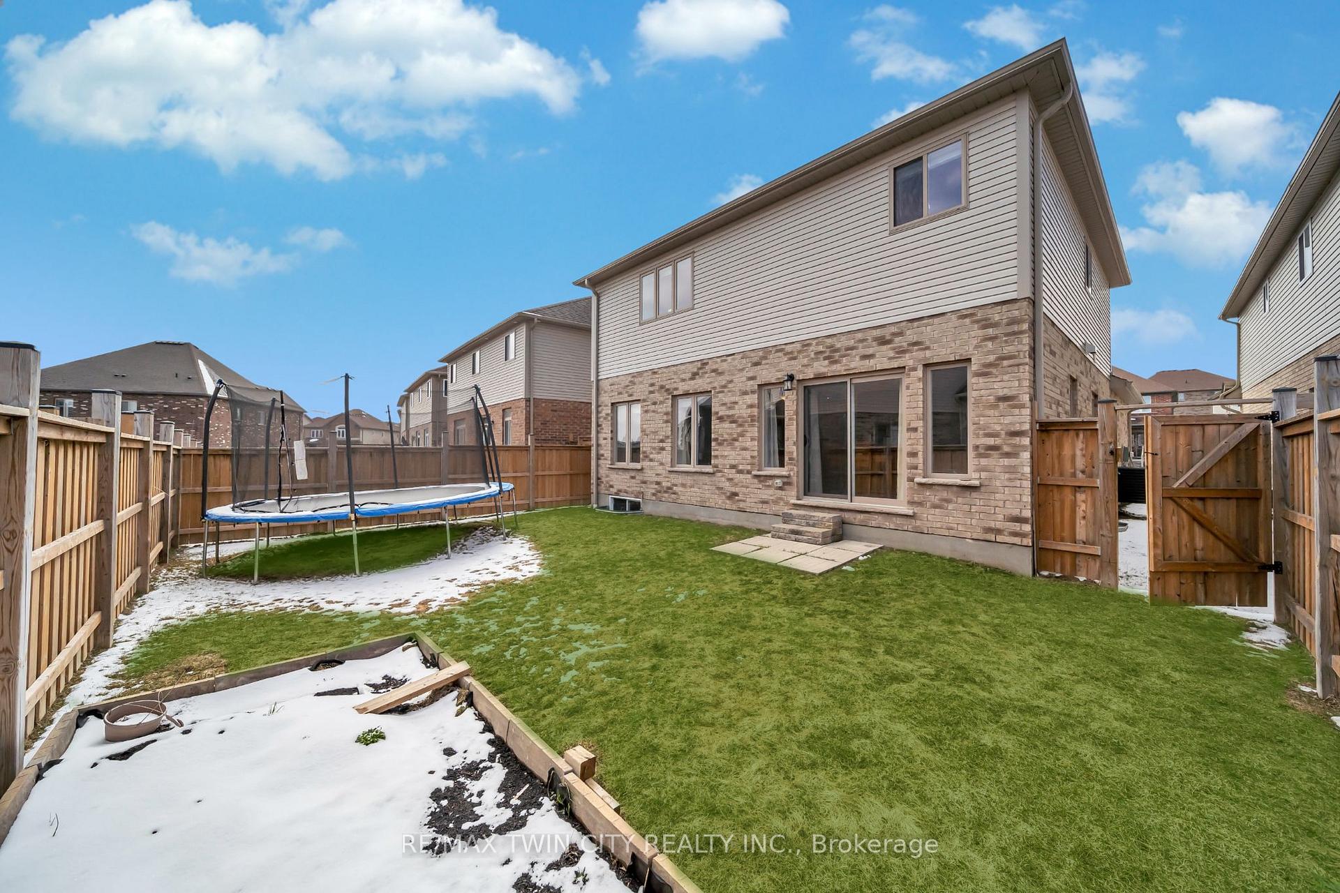 Photo 35 of 697 Sundew Drive, Waterloo — HOMEH